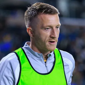 Marco Reus mit Reserve-Leibchen