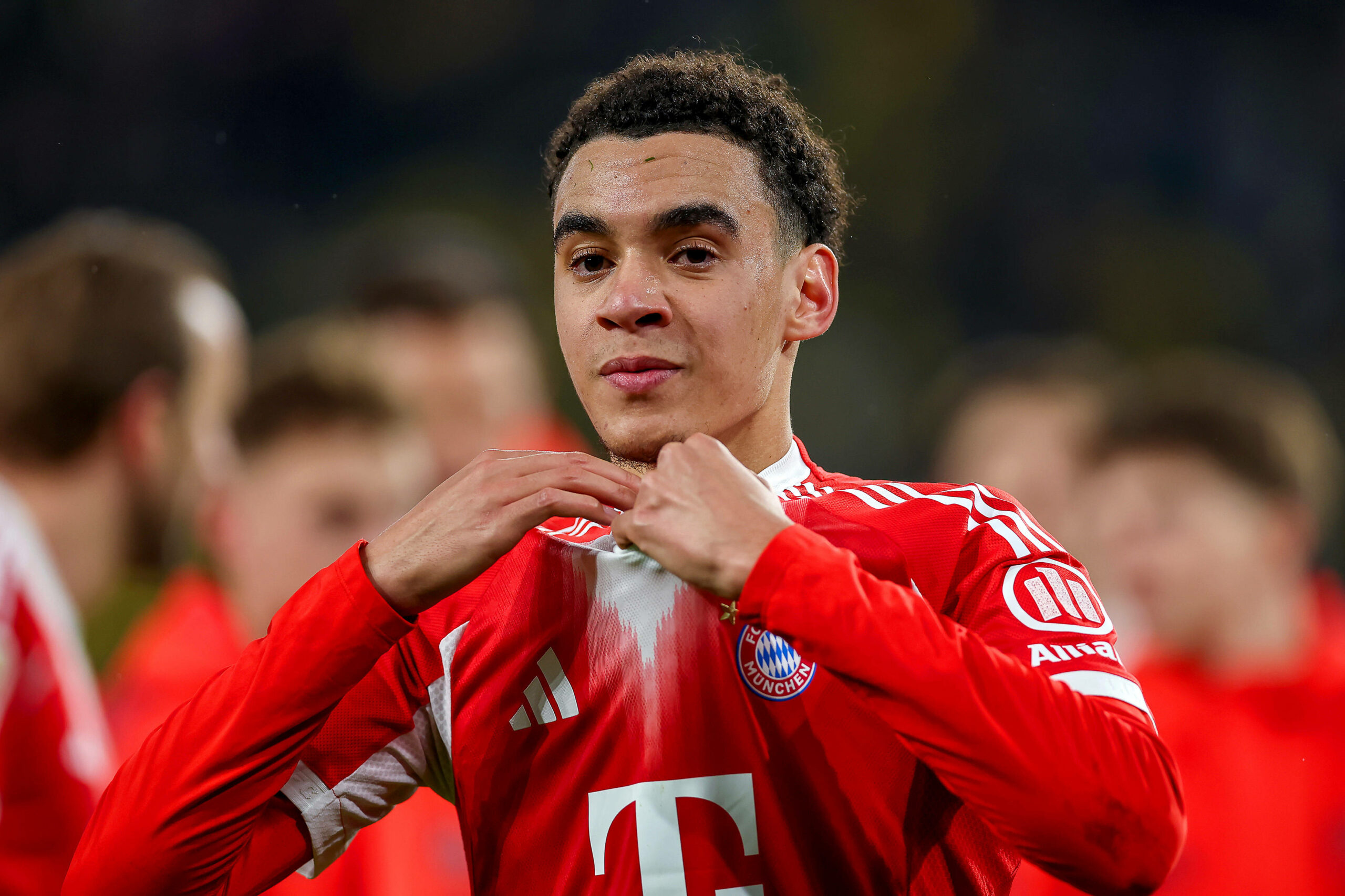 Jamal Musiala schaut besorgt.