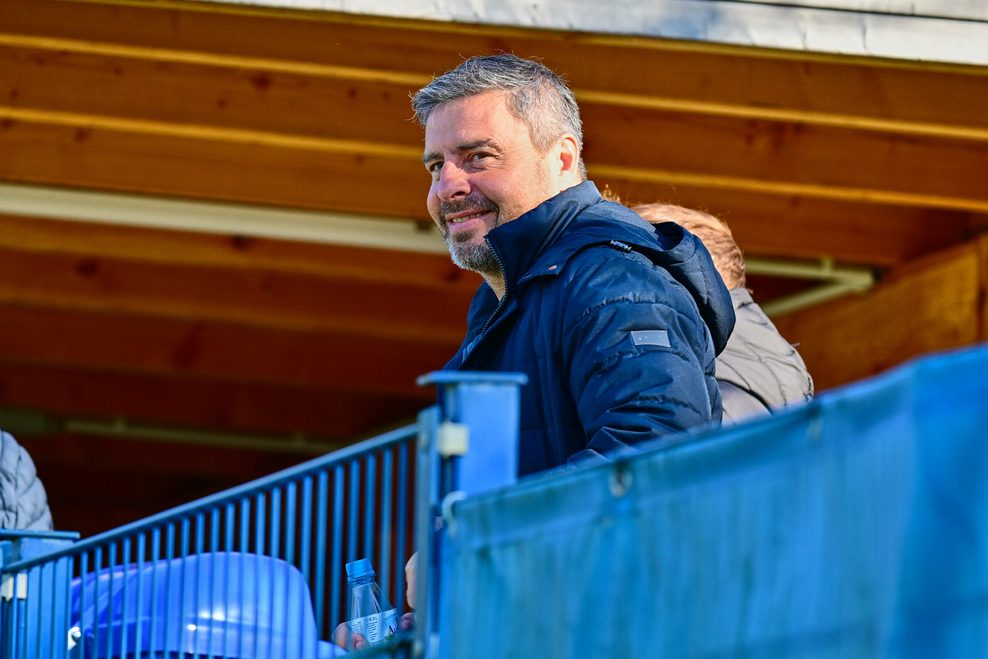 US-Assistenztrainer Miguel D'Agostino vor wenigen Tagen während seines Besuchs bei Holstein Kiel.