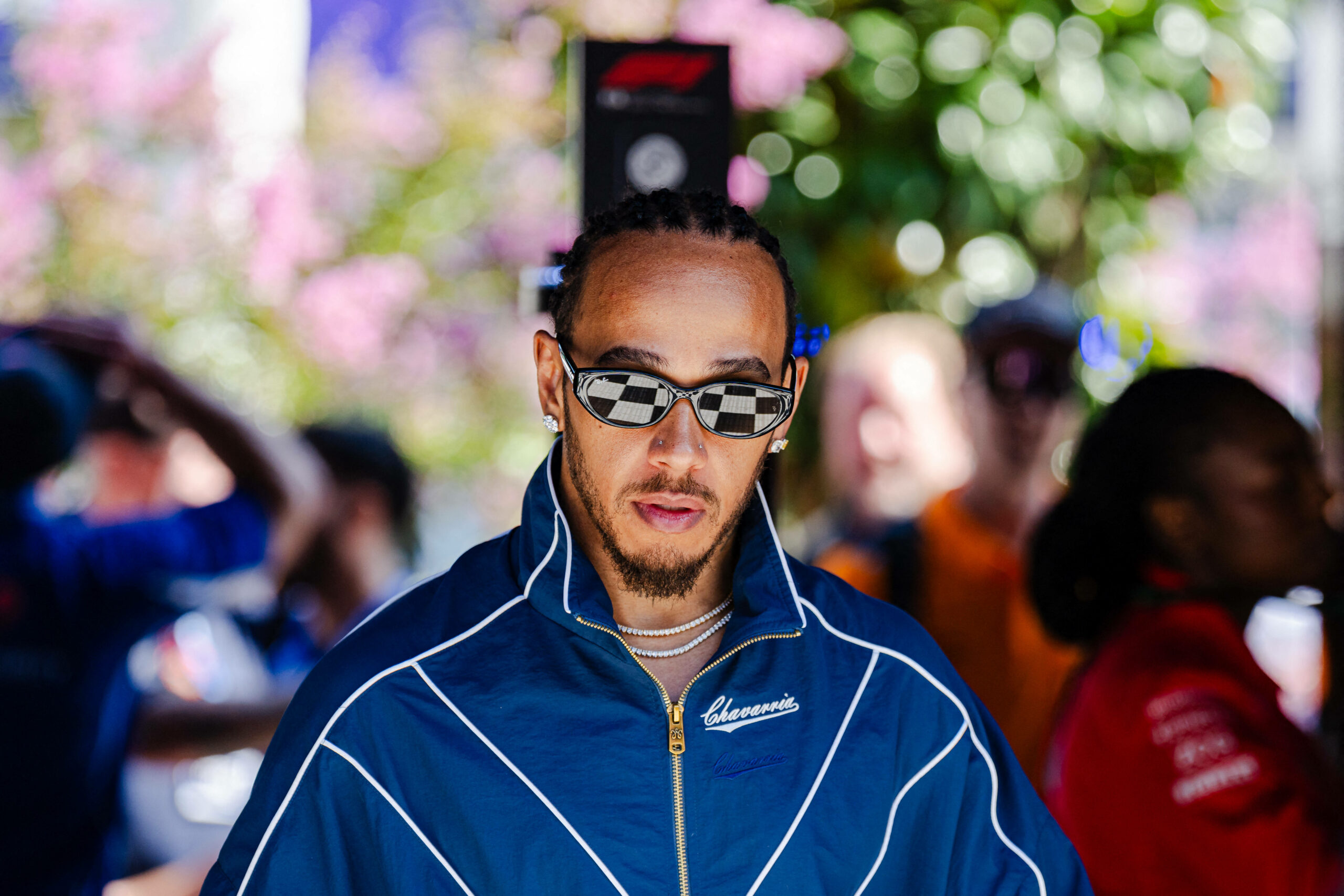 Hamilton an einem Media Day in Qatar