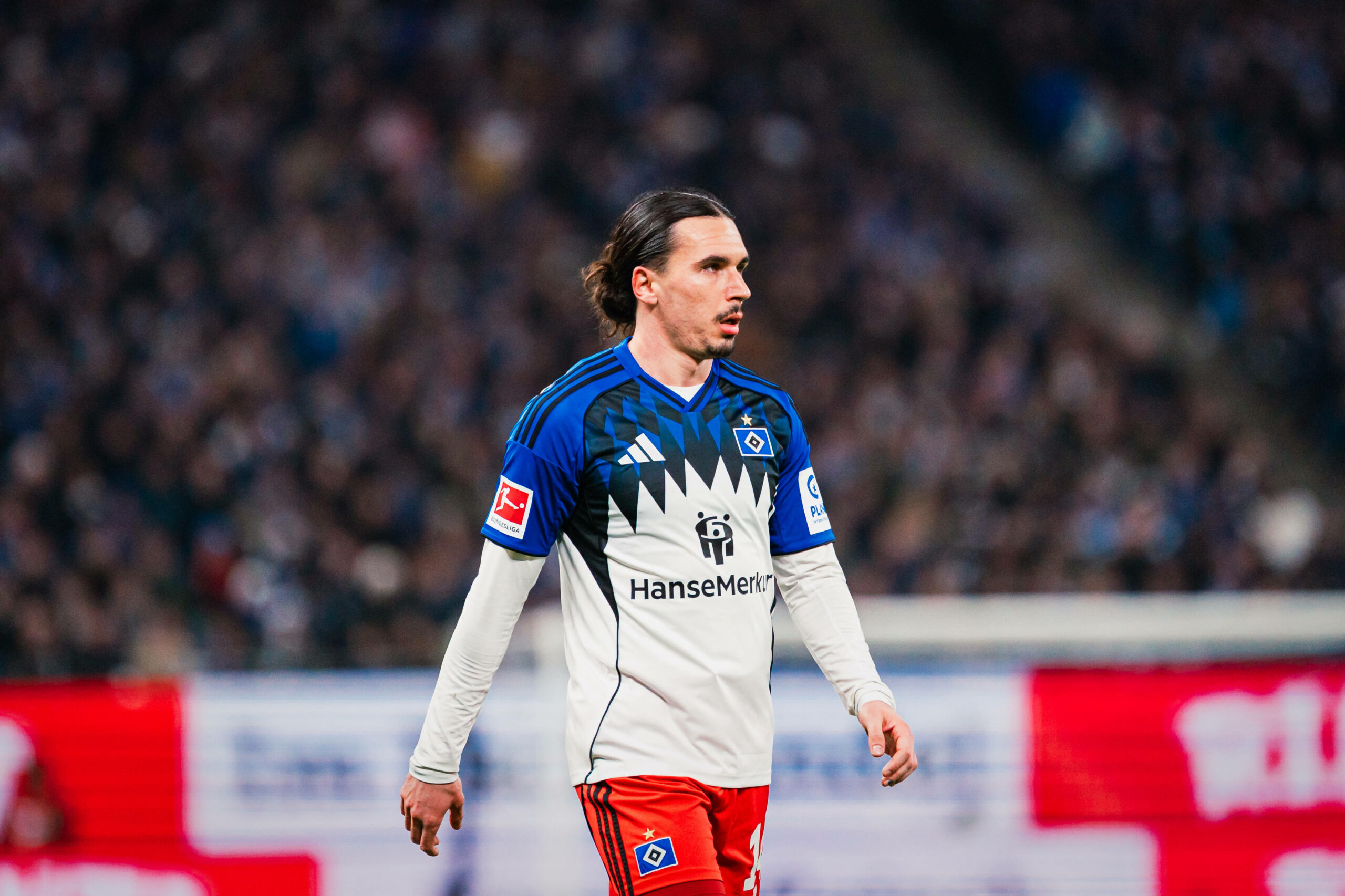 Rayan Philippe geht über das Spielfeld