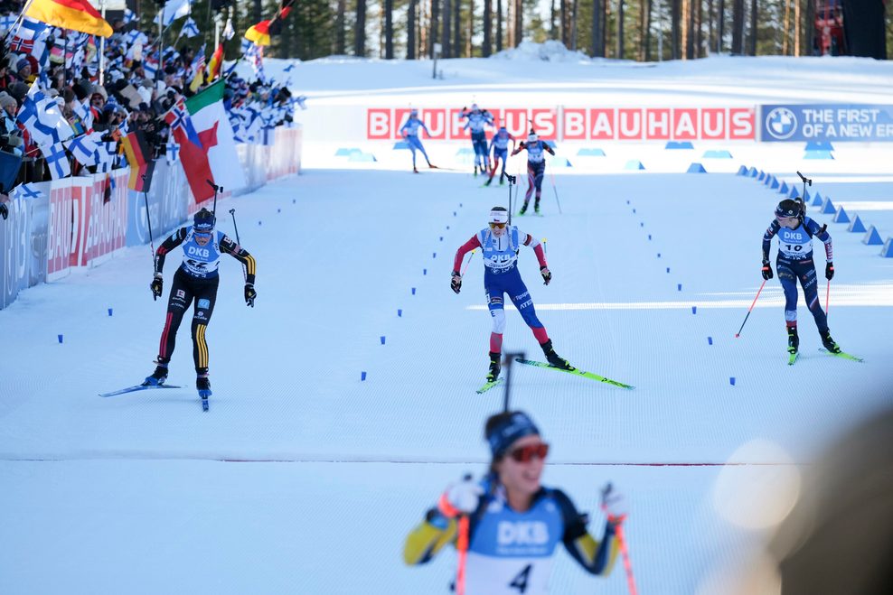 Biathletinnen im Rennen