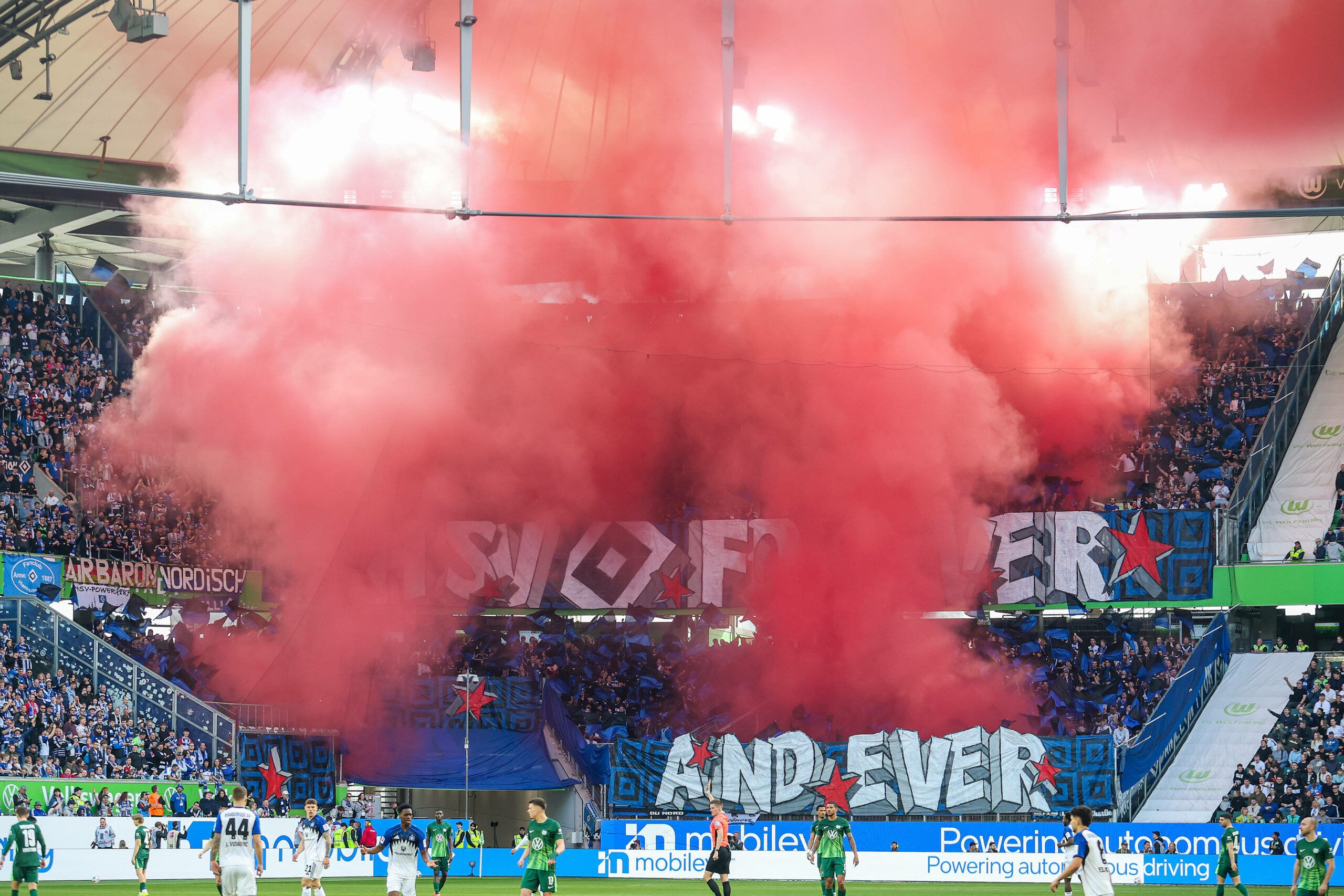 Die HSV-Fans durften in Wolfsburg einen 2:1-Sieg bejubeln.