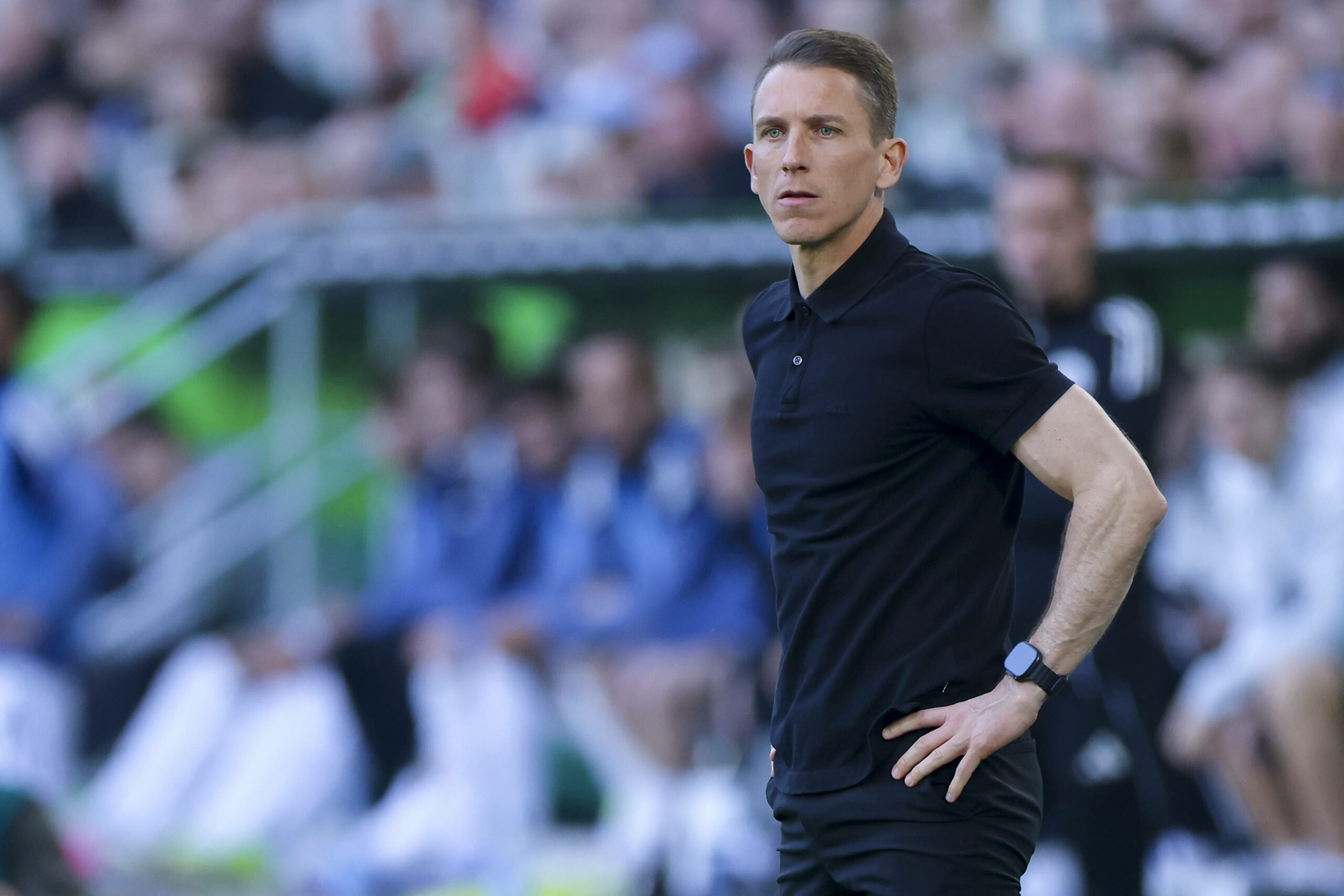 Daniel Bauer als Trainer des VfL Wolfsburg im Spiel gegen den HSV