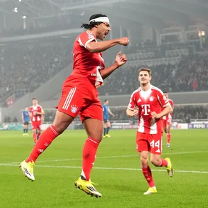 Serge Gnabry feiert sein Tor zum 3:0 für die Bayern.