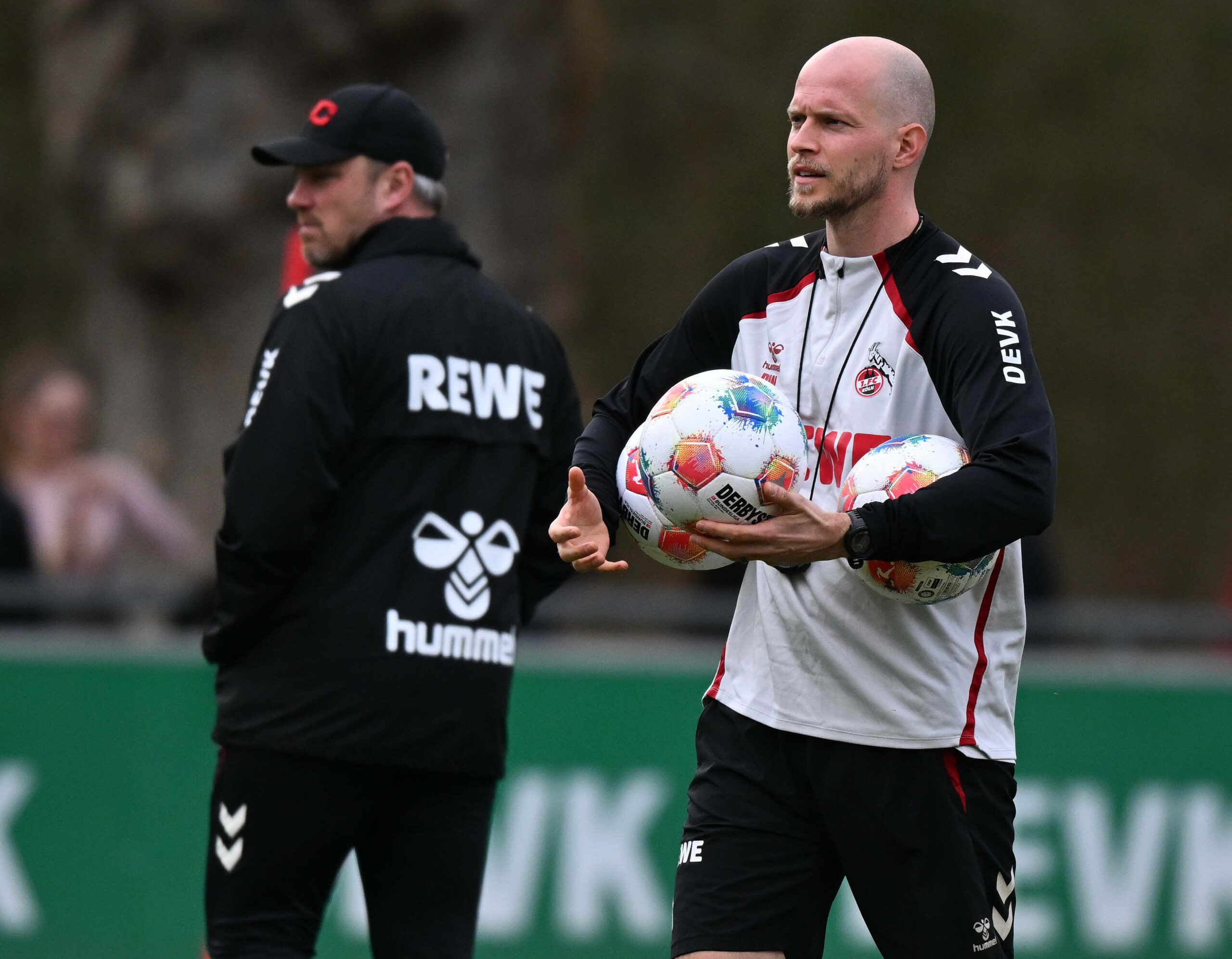 René Wagner amit Lukas Kwasniok im Training des 1. FC Köln
