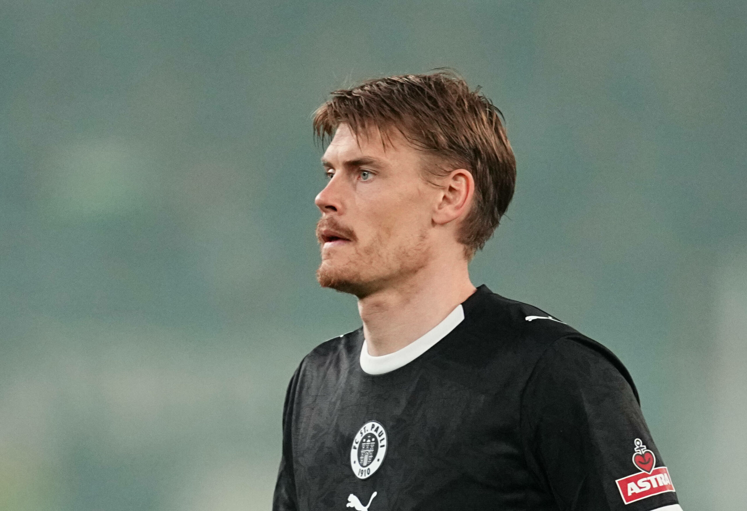 St. Paulis Defensiv-Allrounder Eric Smith