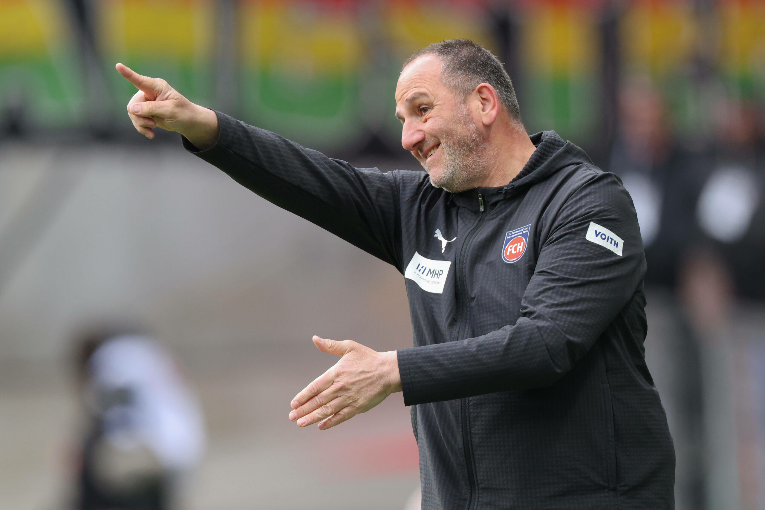 Frank Schmidt an der Seitenlinie des FC Heidenheim