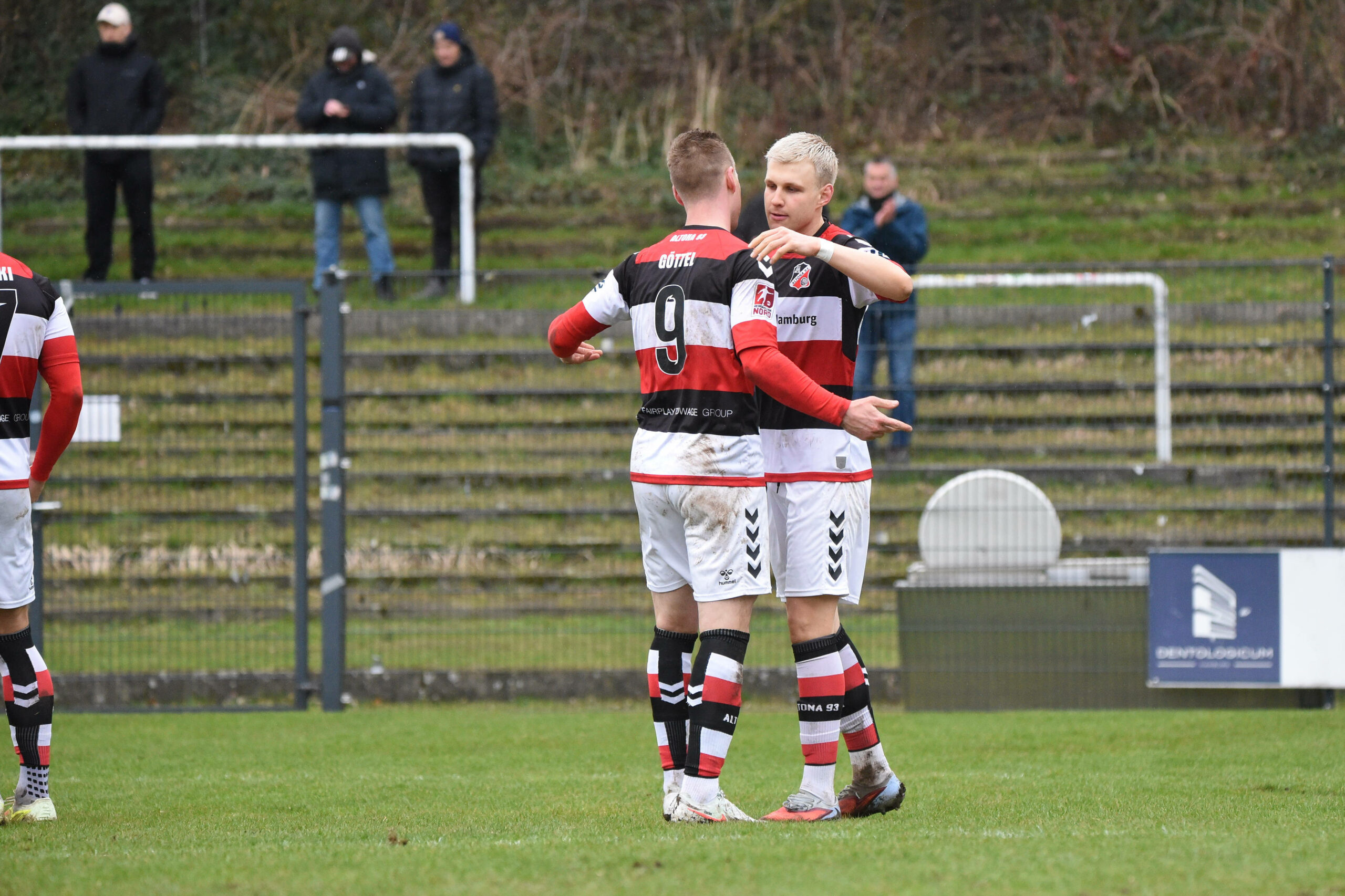 Moritz Göttel und Gianluca Przondziono trafen zum Altonaer Sieg gegen Hannover.