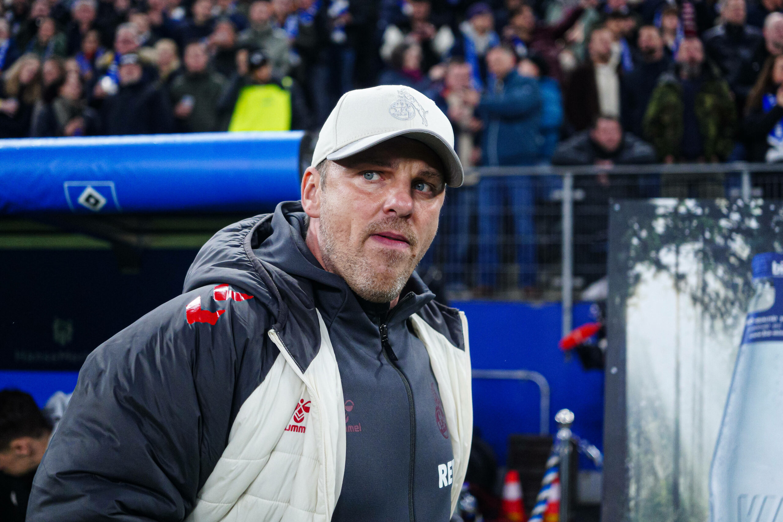 Lukas Kwasniok schaut zur Seite.