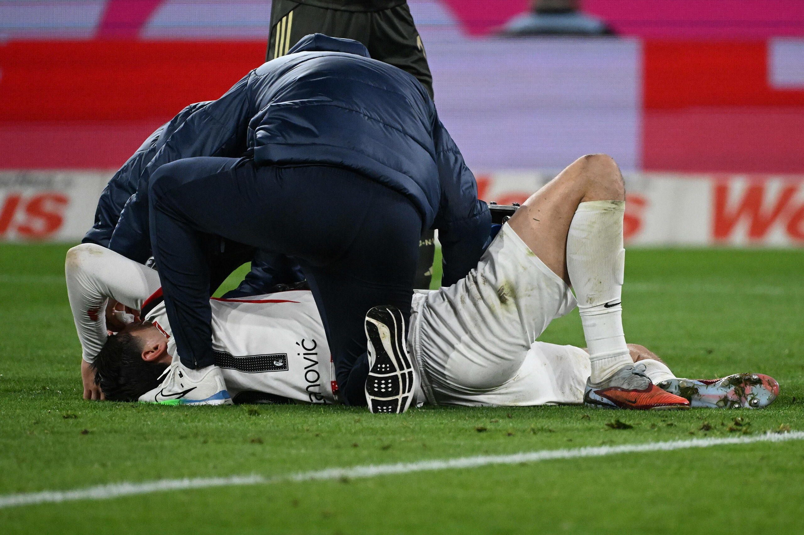 Ex-St. Pauli-Profi Igor Matanovic verletzte sich im Spiel von Freiburg gegen Union Berlin