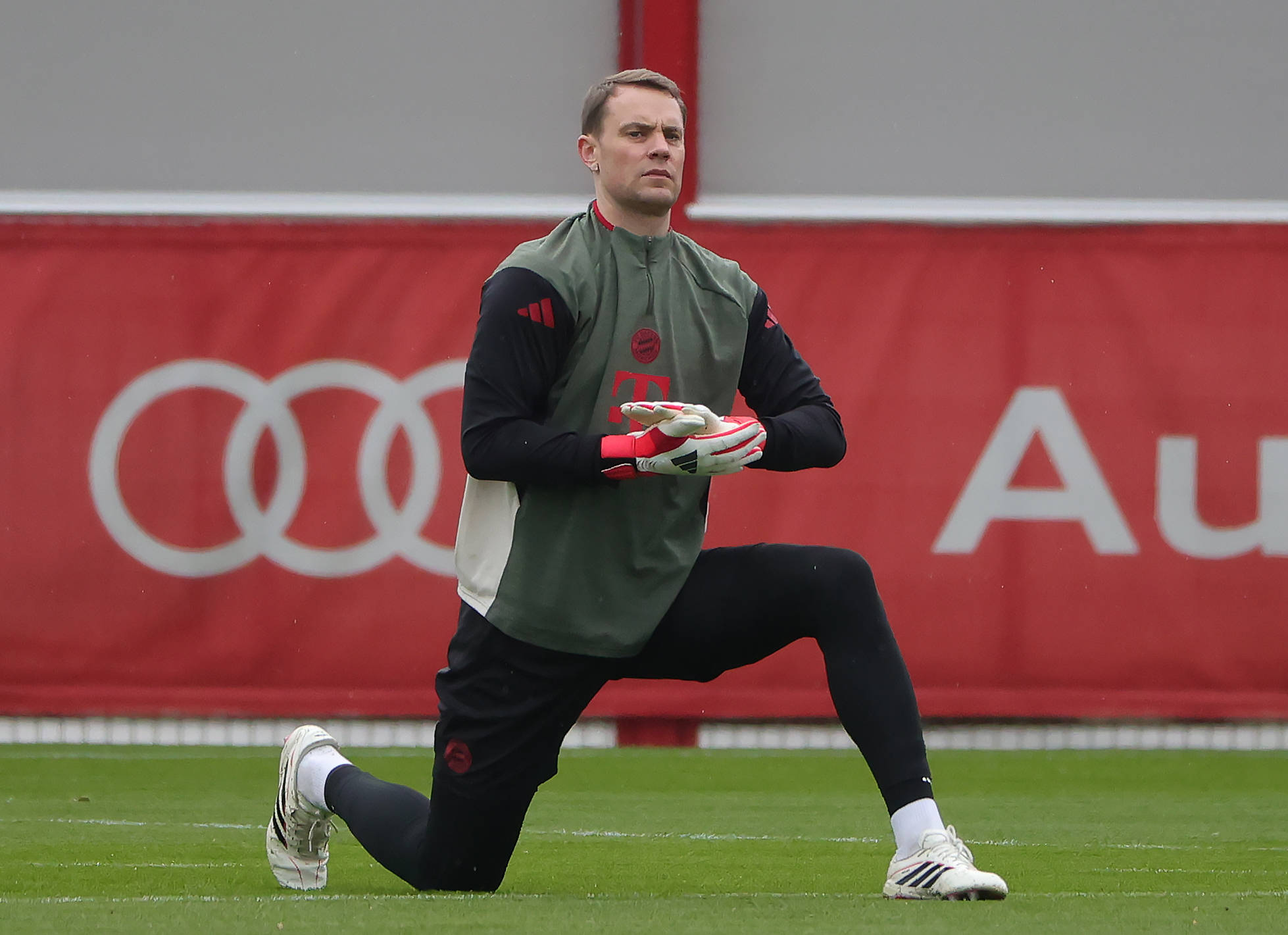 Manuel Neuer beim Aufwärmen