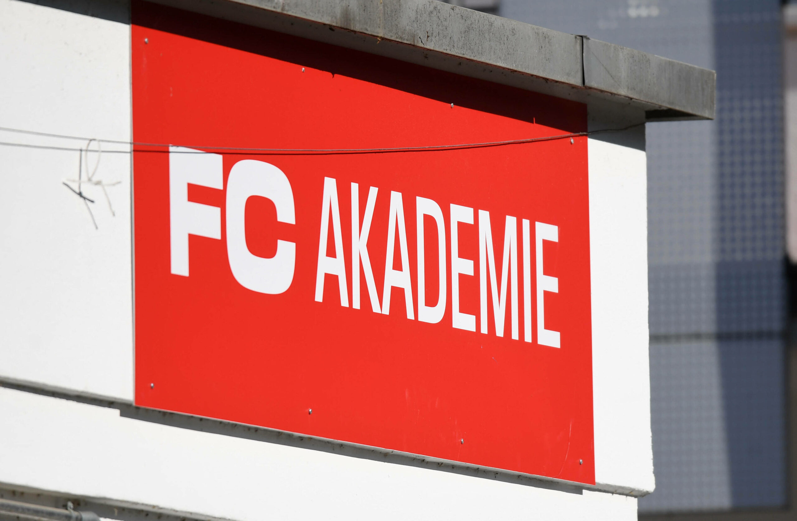 Schild der Akademie vom 1. FC Köln