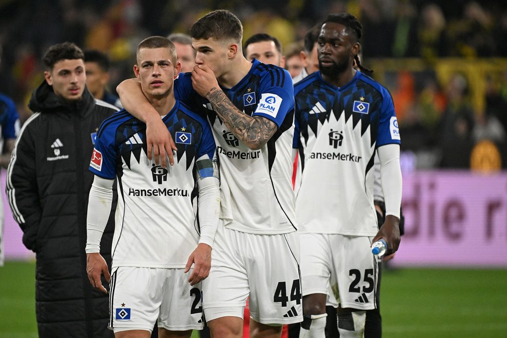 Miro Muheim, Luka Vuskovic und Jordan Torunarigha gucken frustriert