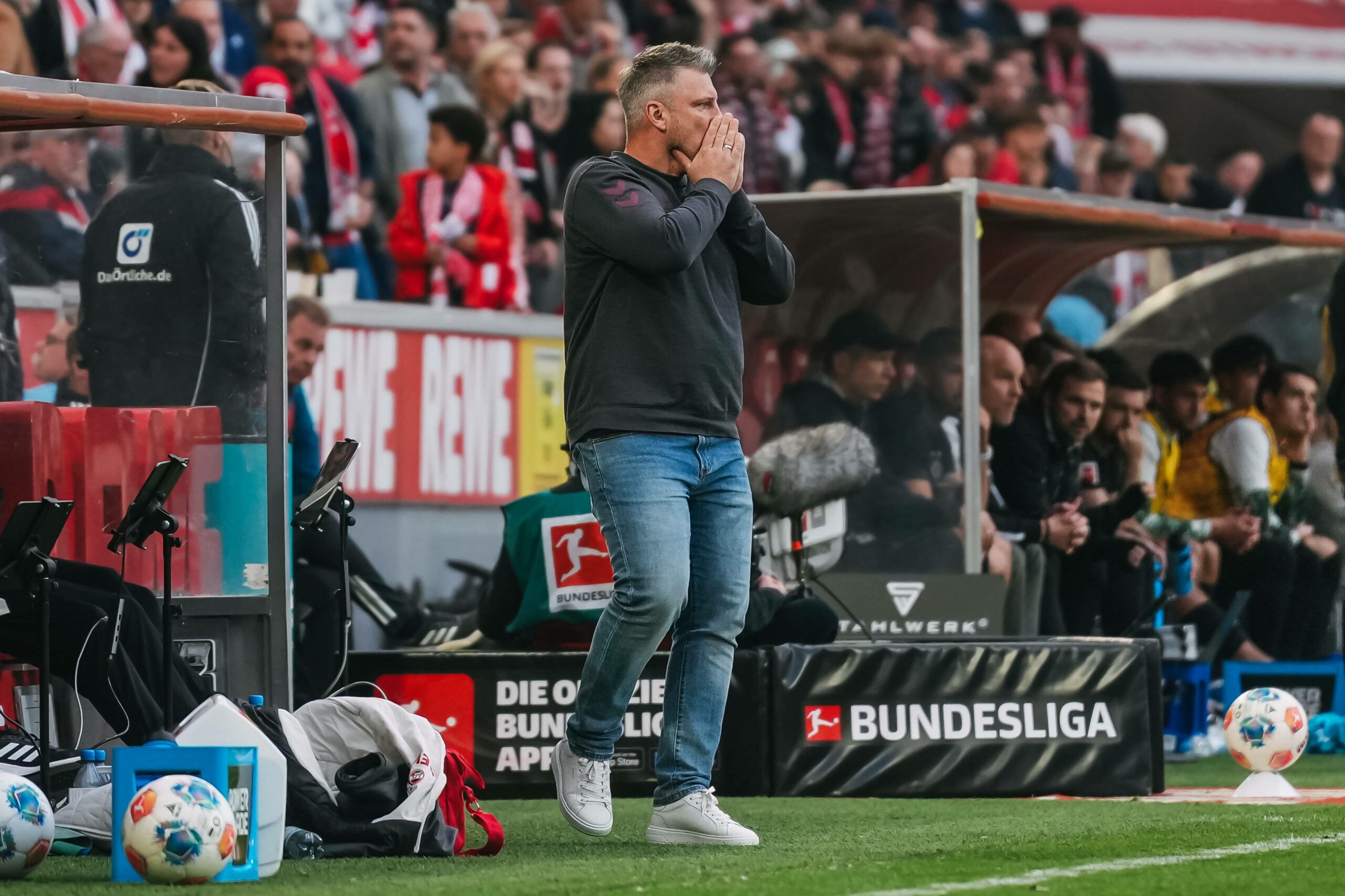 Lukas Kwasniok an der Seitenlinie des 1. FC FC Köln