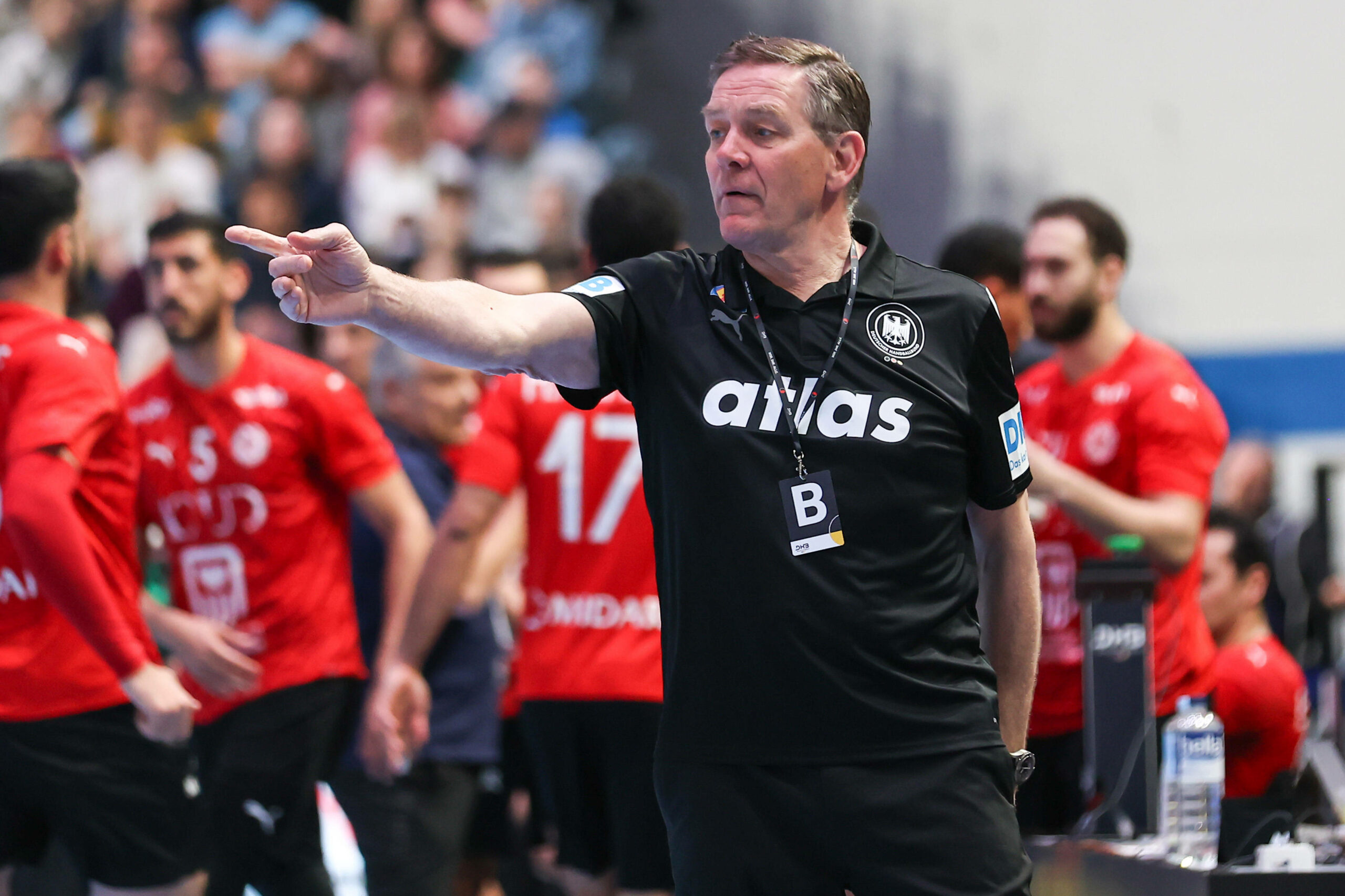 Alfred Gislason an der deutschen Seitenlinie