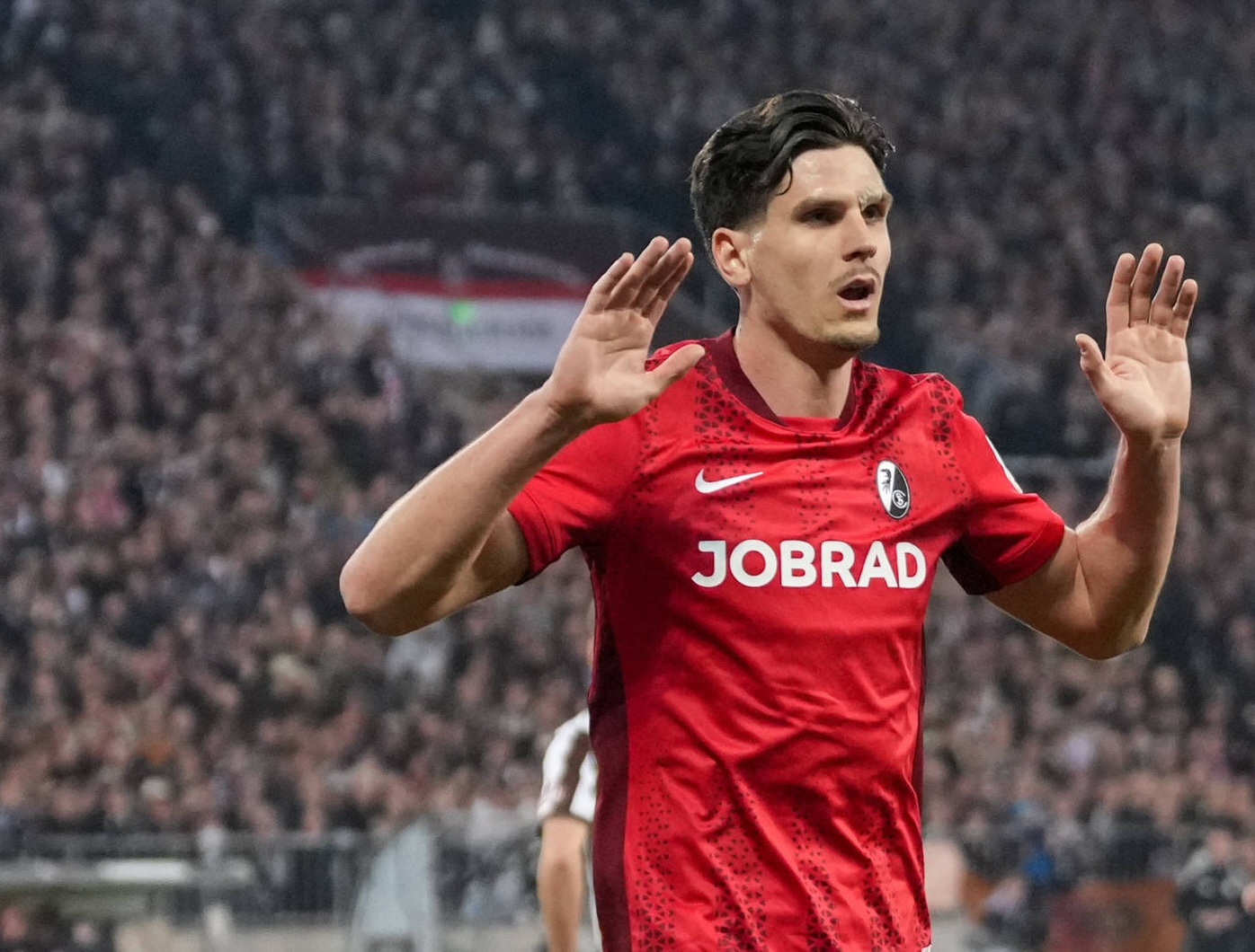 Igor Matanovic nach einem Tor gegen St. Pauli