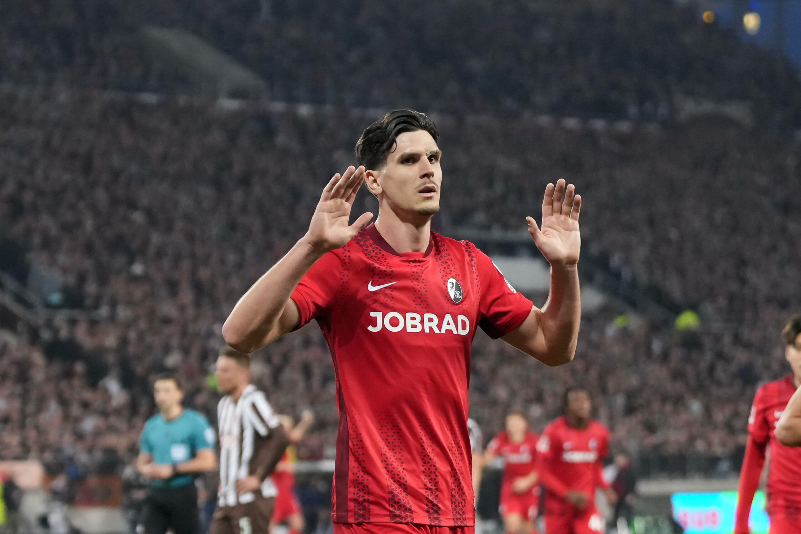 Igor Matanovic trifft für den SC Freiburg gegen den FC St. Pauli