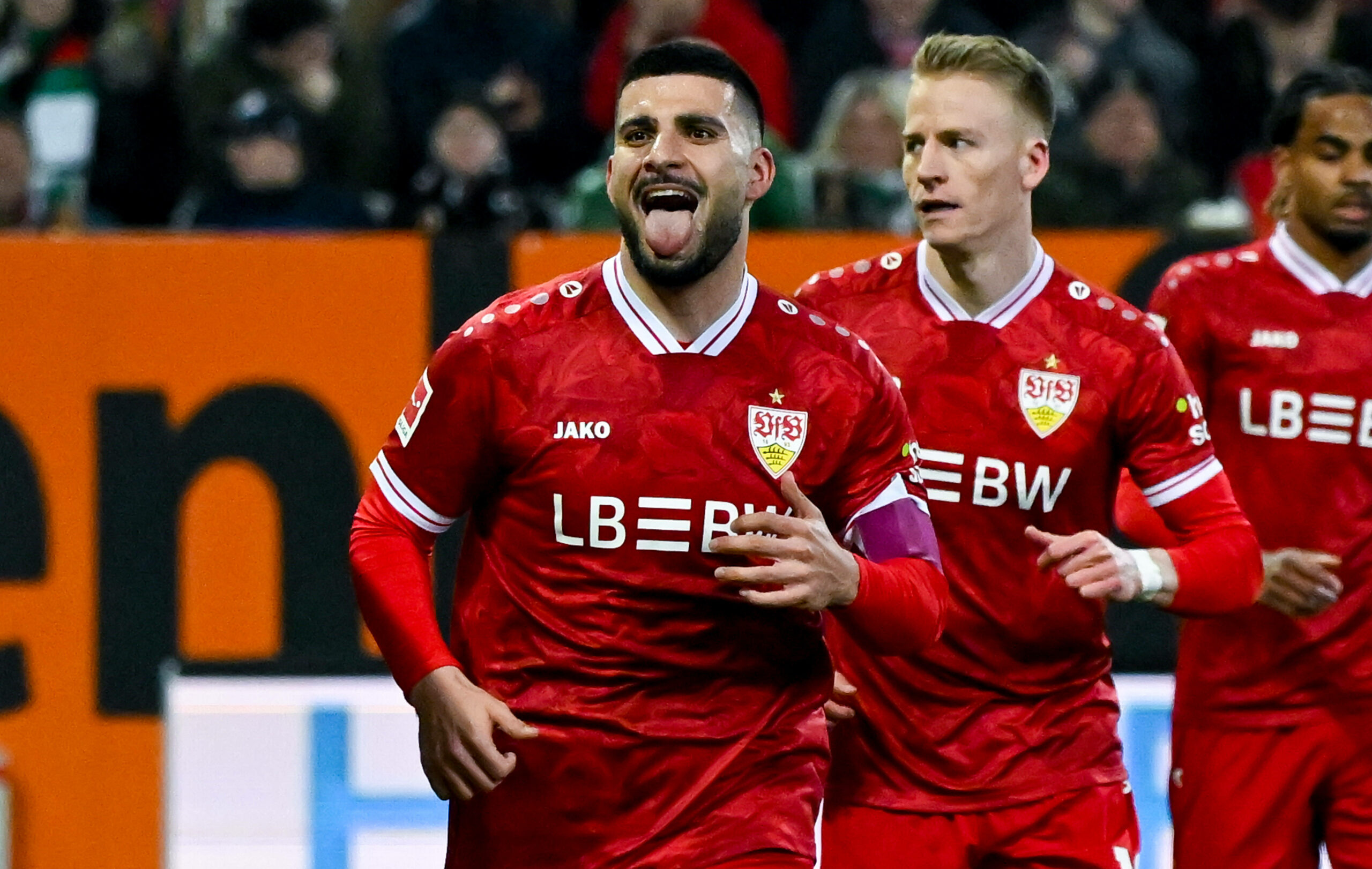 Deniz Undav bejubelt seinen Treffer gegen den FC Augsburg