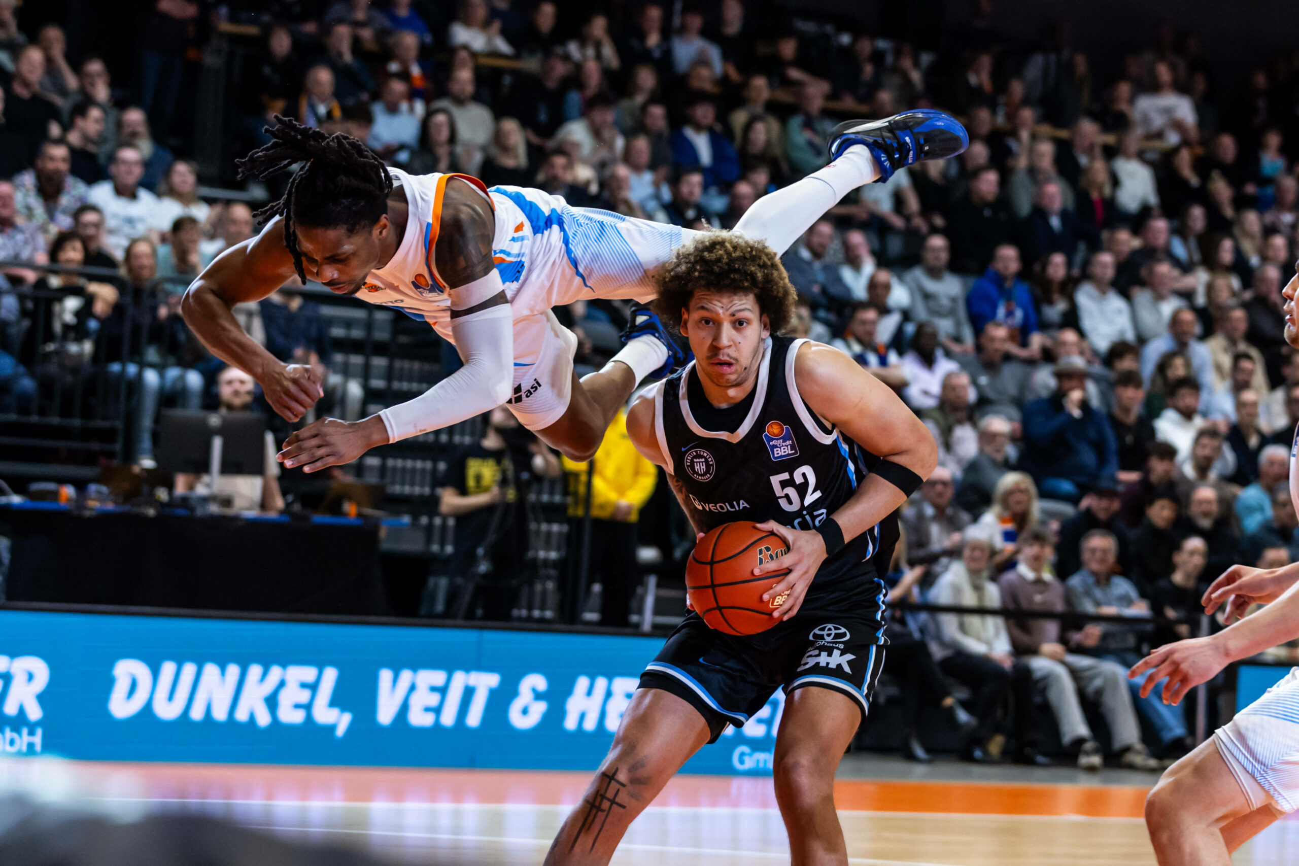 Zacharie Perrin erlebte bei seinem Comeback auch eine Flugeinlage des Jenensers Uchenna Iroegbu.