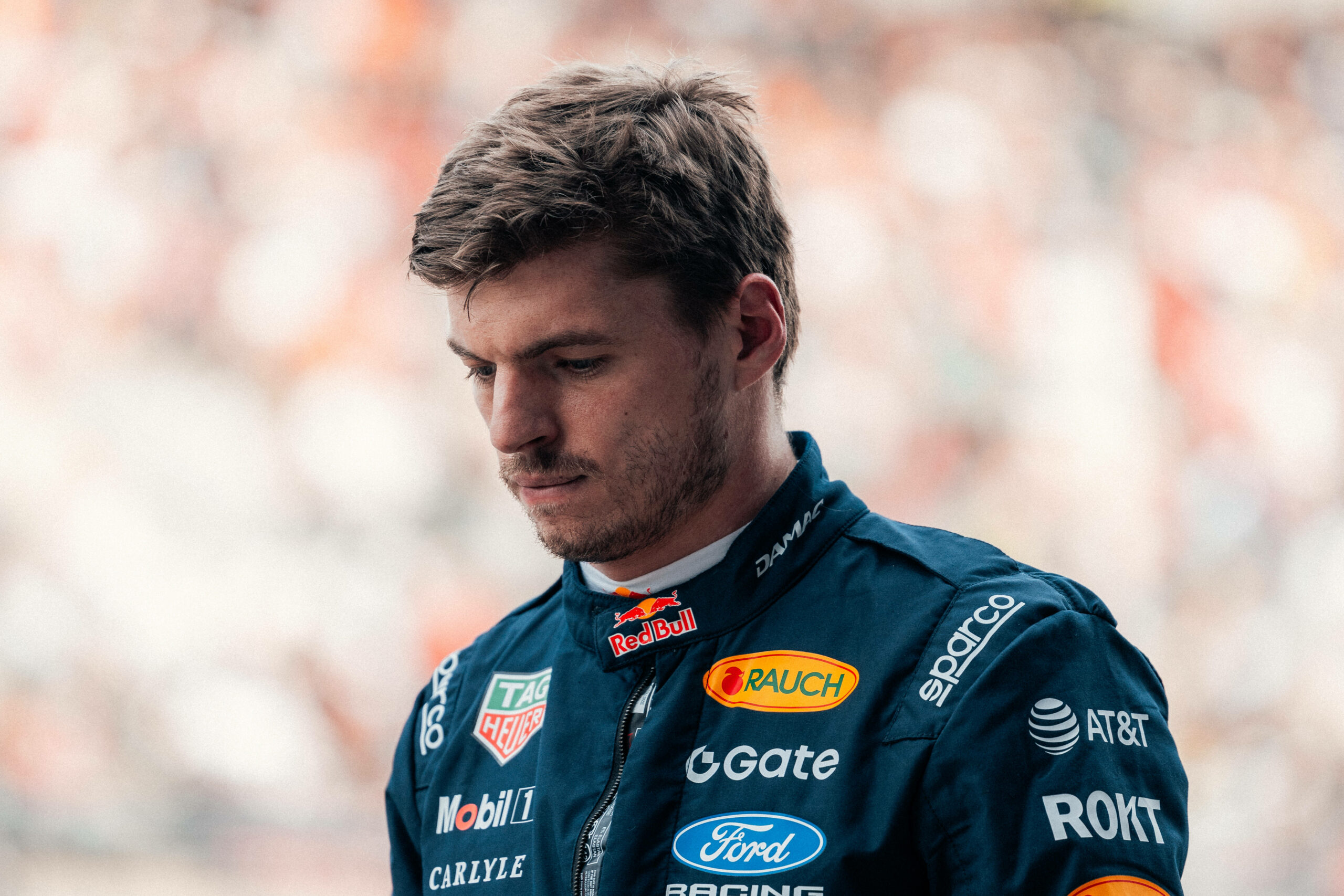 Max Verstappen schaut unzufrieden