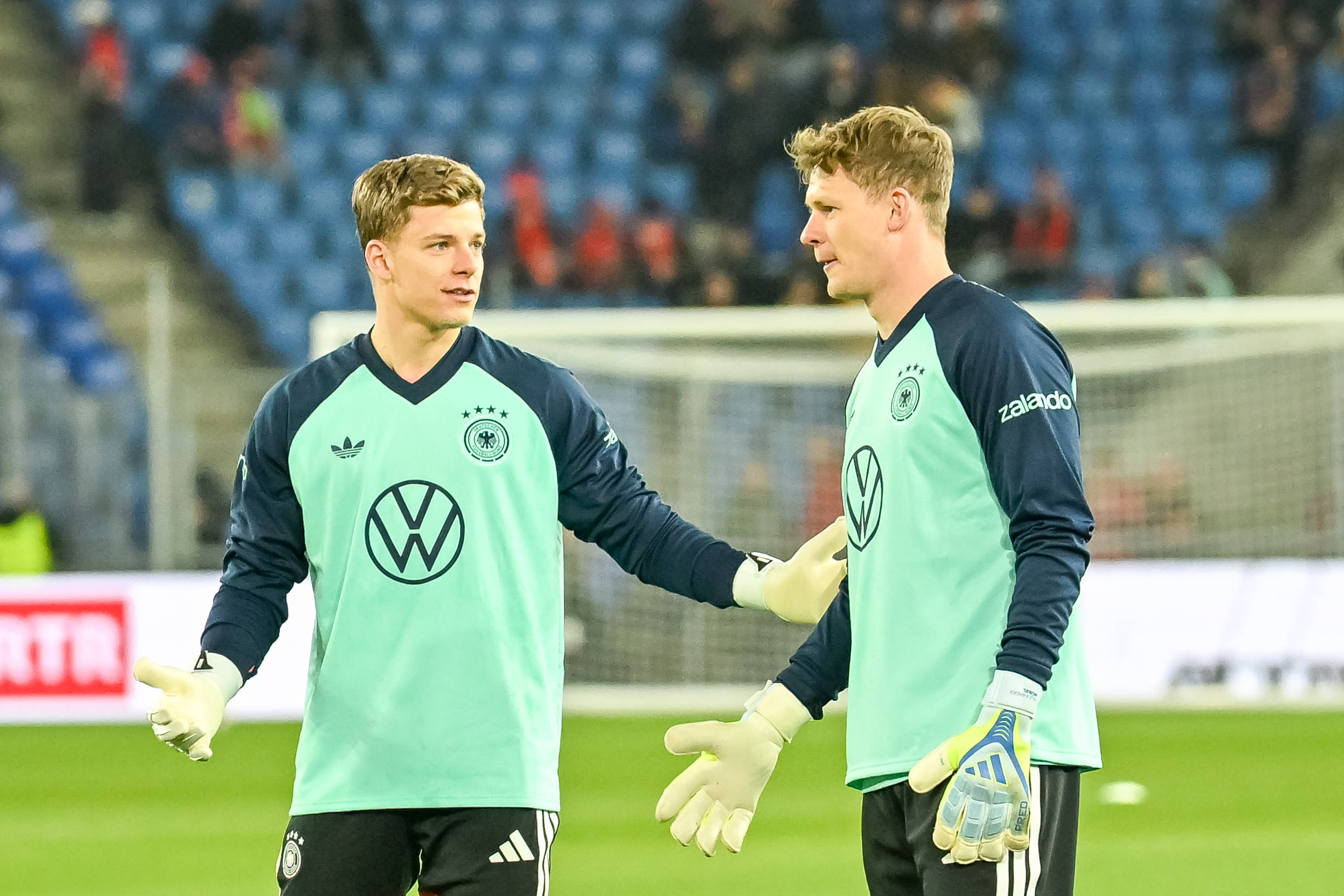 Alexander Nübel mit Finn Dahmen