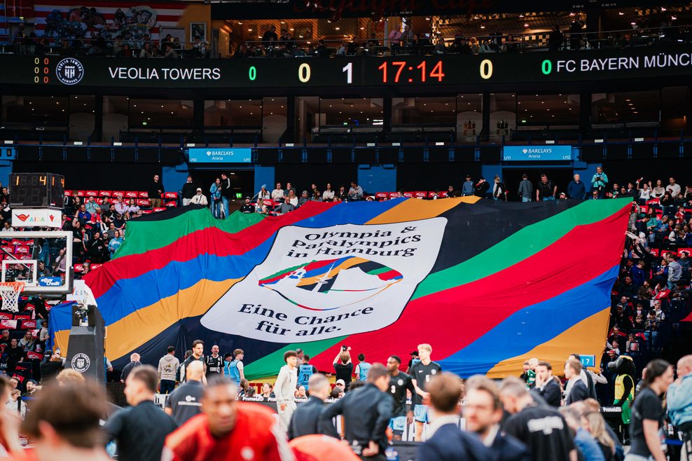 Banner mit der Aufschrift „Olympia & Paralympics in Hamburg – Eine Chance für alle.