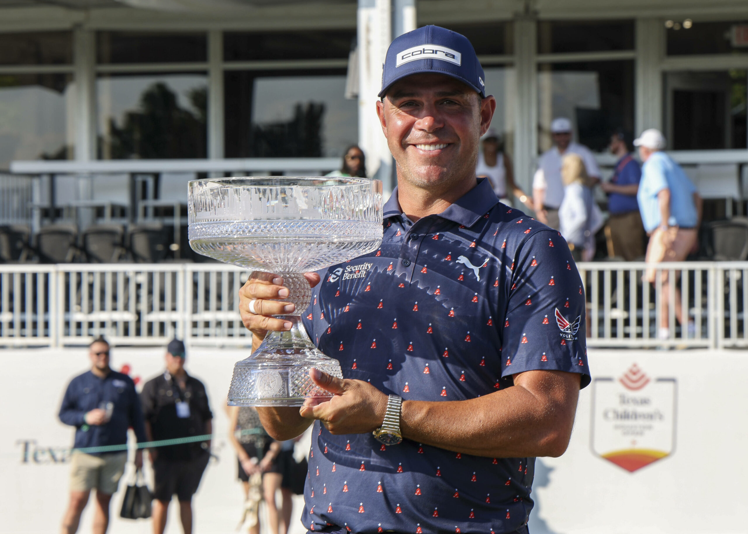 Gary Woodman mit der Trophäe der