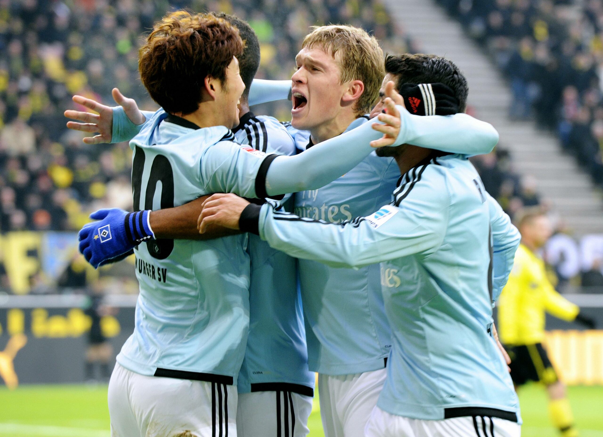 Artjoms Rudnevs und Heung-min Son bejubeln ein Tor in Dortmund