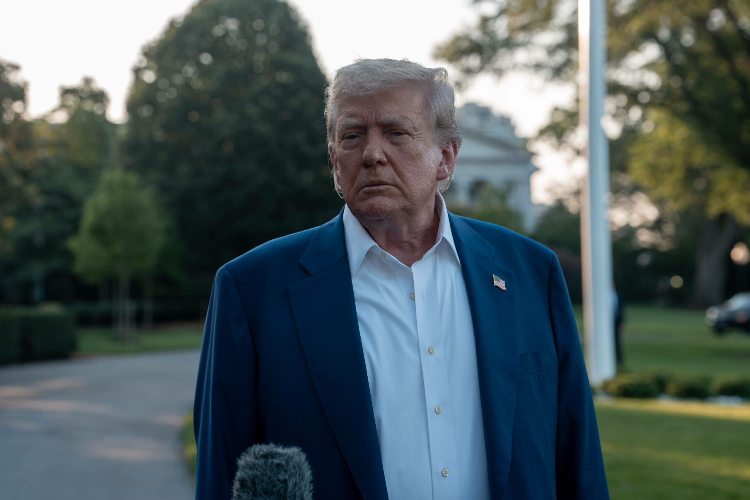 US-Präsident Donald Trump schaut ernst