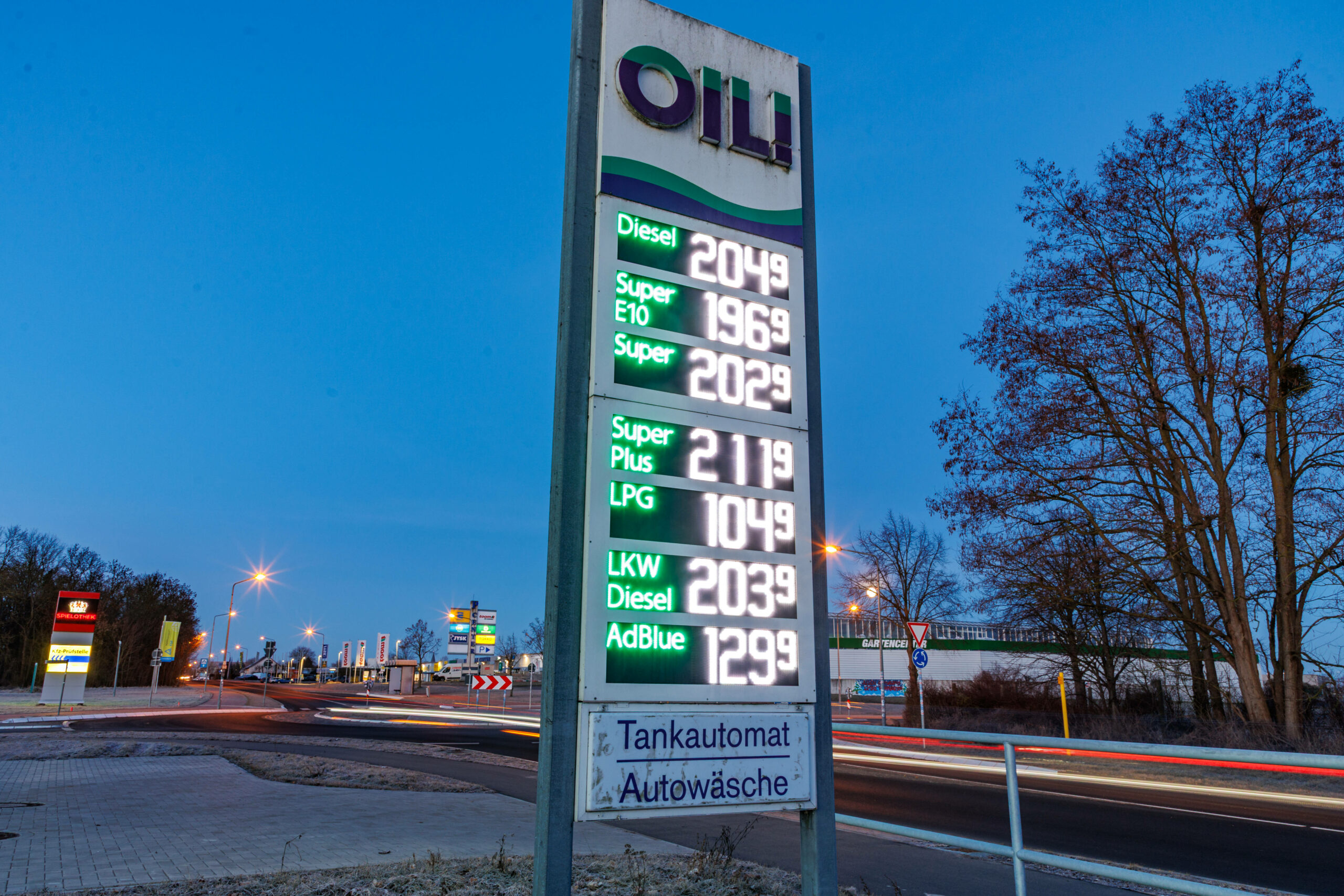 Am Mittwoch kostete ein Liter Diesel im Durchschnitt zwei Euro.