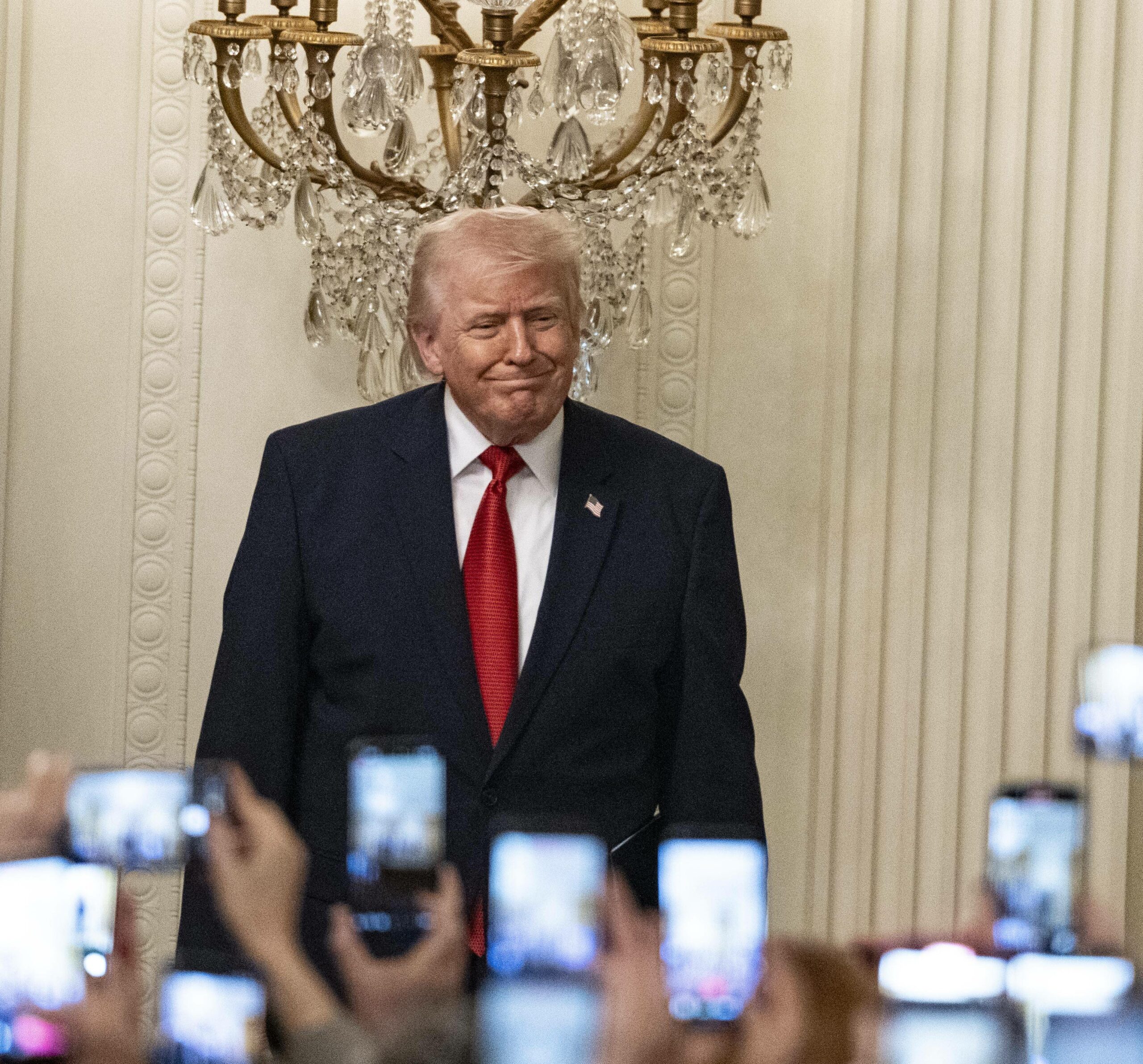 Donald Trump grinst.