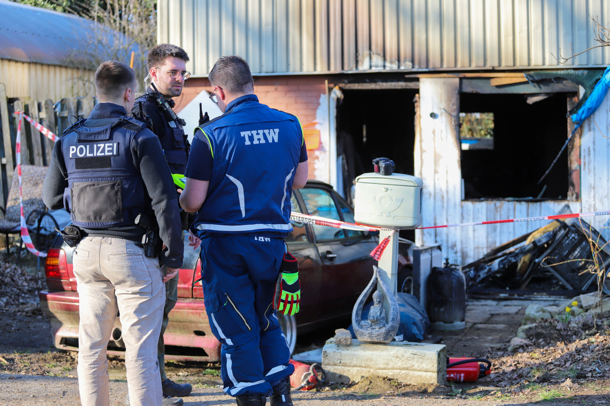 Die Polizei nahm Ermittlungen auf, nachdem bei einem Feuer eine Hanfplantage aufgeflogen war.