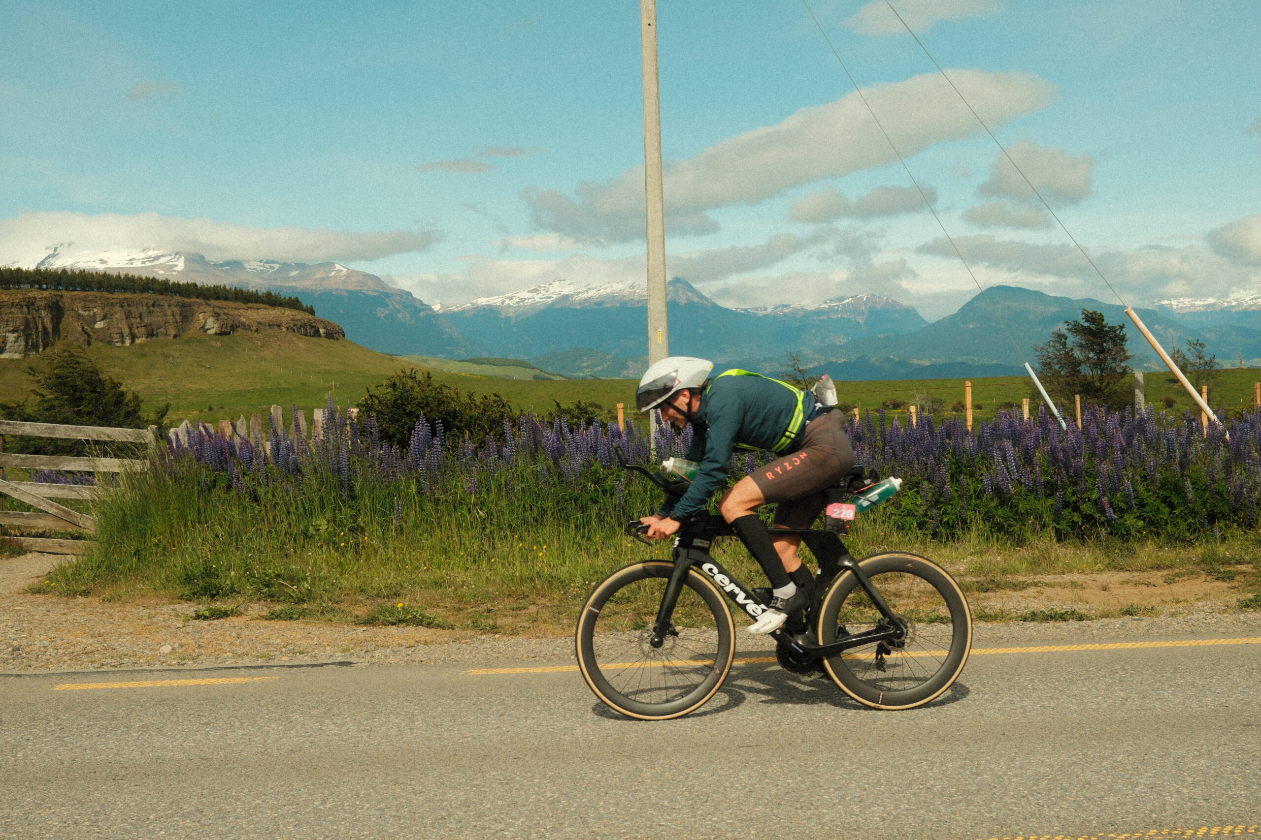 Tim Seitz beim Triathlon beim Radfahren
