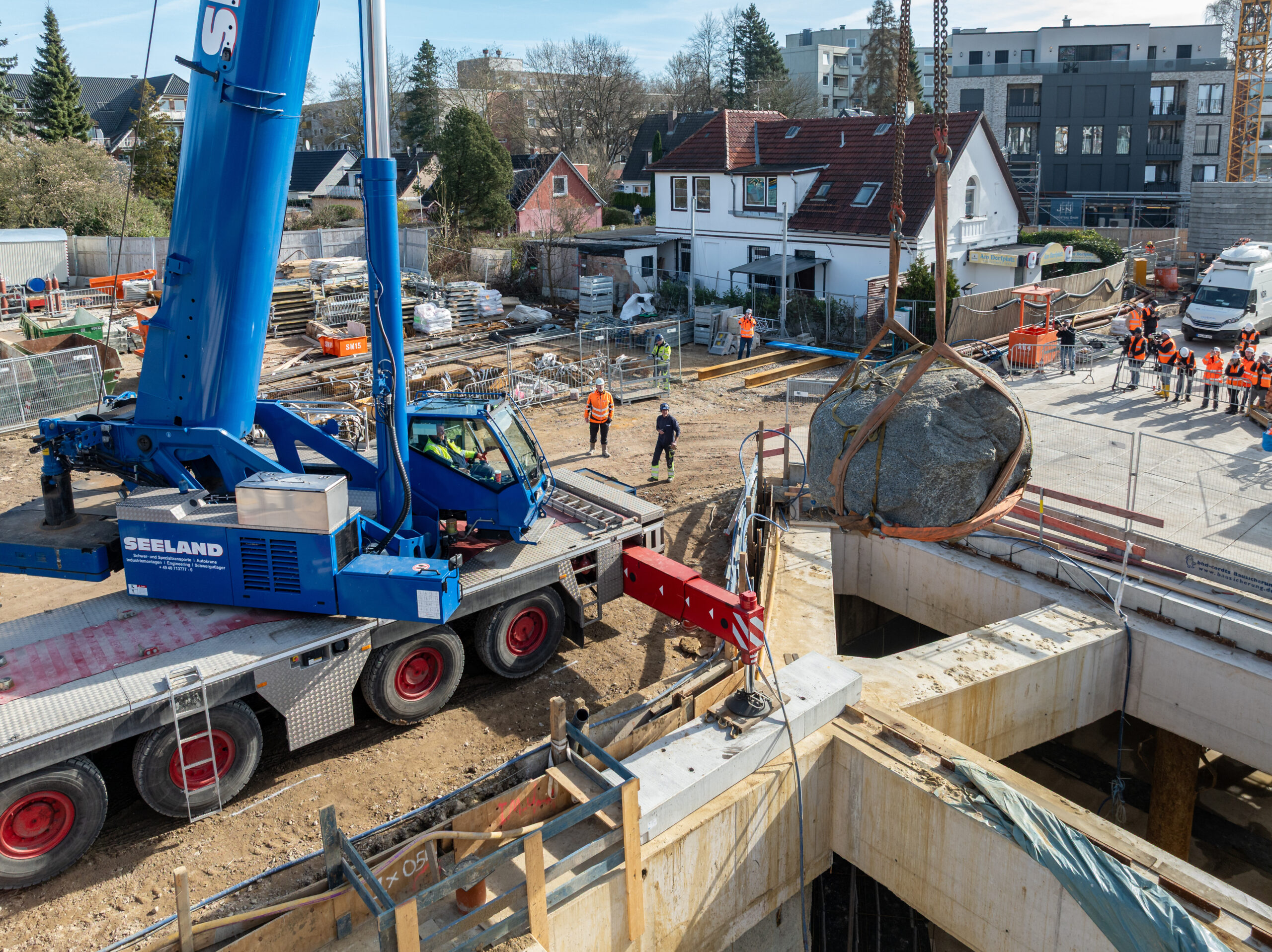 Bei der U5-Baustelle Bramfeld in Hamburg wurde ein Millionen Jahre alter Findling gefunden.