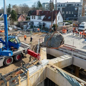 Bei der U5-Baustelle Bramfeld in Hamburg wurde ein Millionen Jahre alter Findling gefunden.
