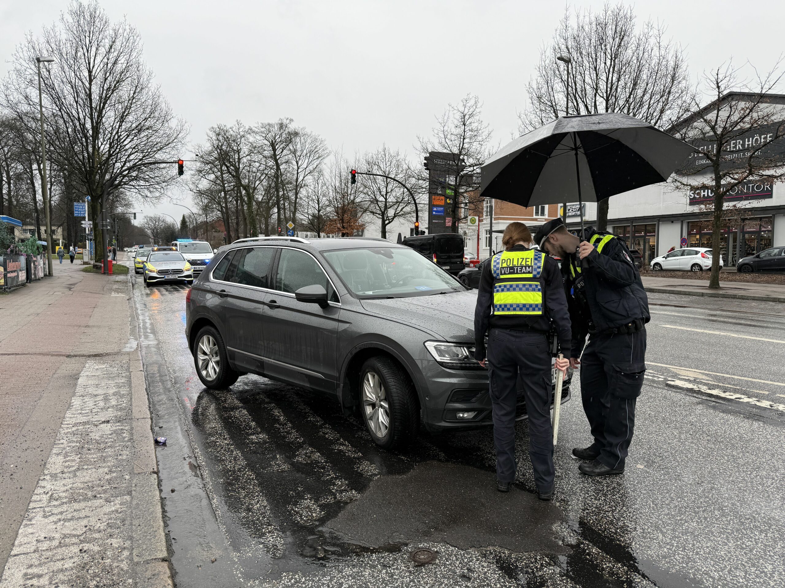 Der Unfallwagen auf der Kieler Straße.