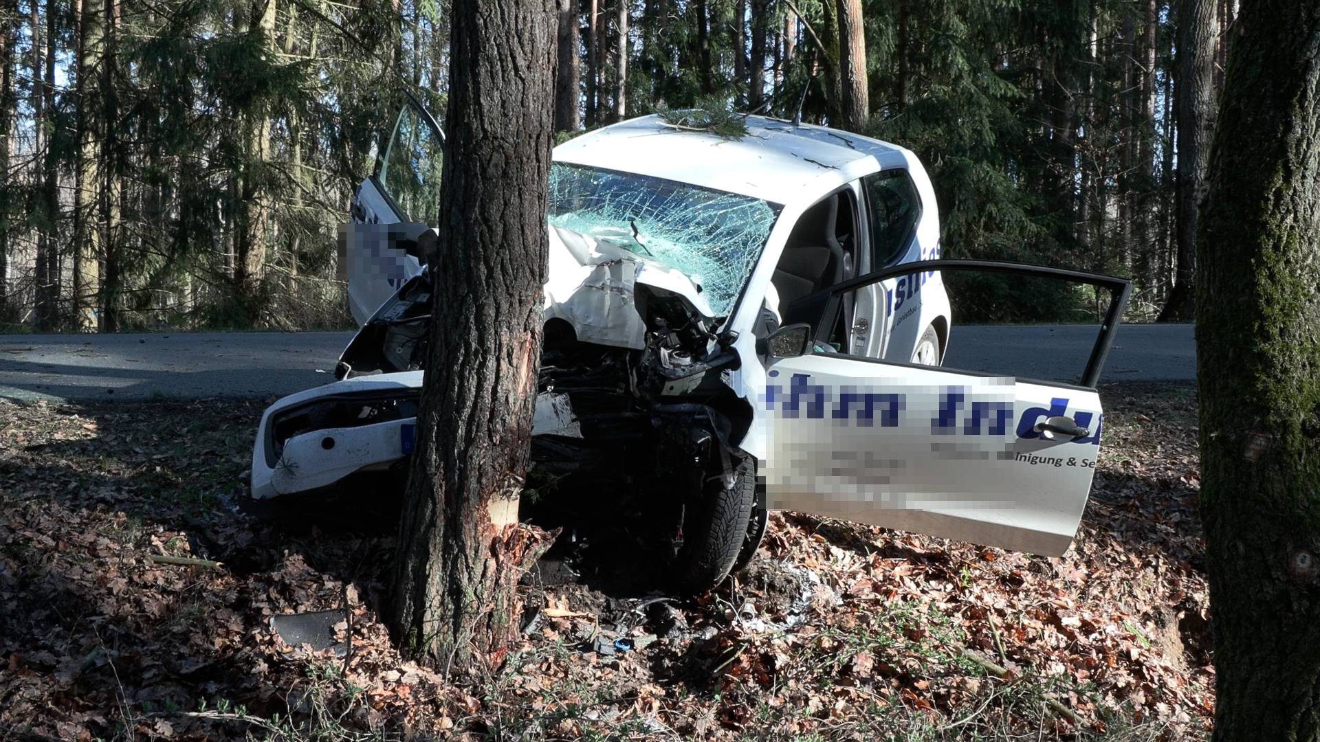 Suderburg Uelzen Unfall Wagen Kreisstraße