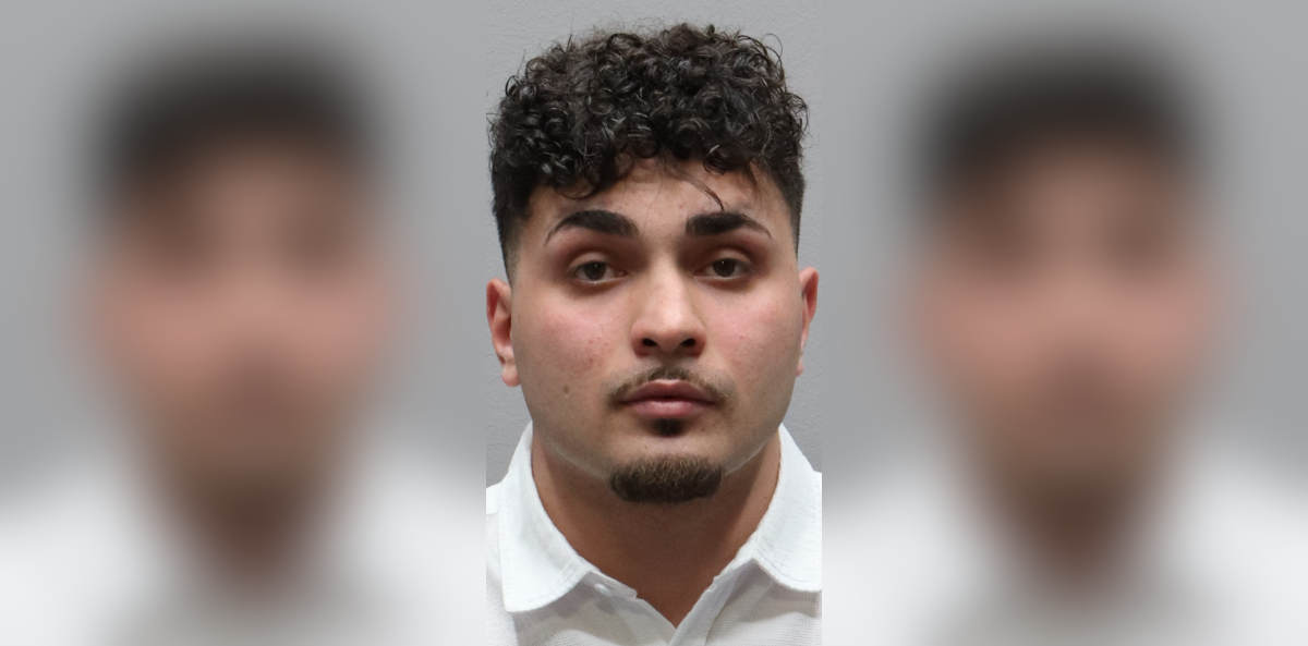 In Passau ist ein gefesselter U-Häftling entkommen. Die Polizei fahndet nach dem 22-Jährigen.