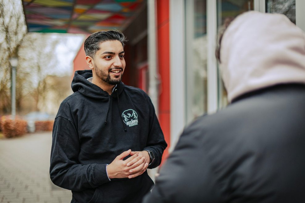 Rohan weiß, was die Jugendlichen bewegt. Er ist selbst in Harburg aufgewachsen.