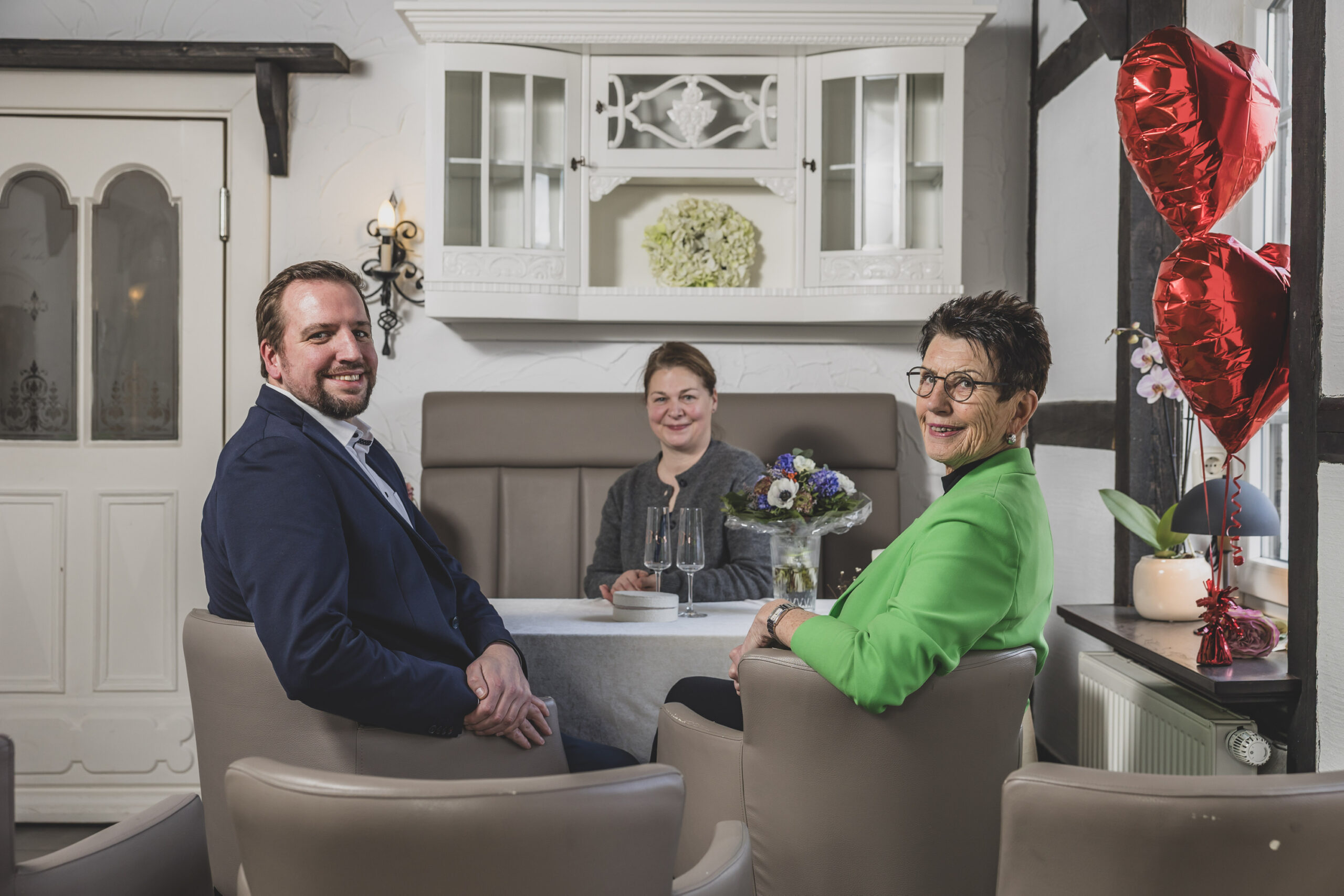 Henning Laue, Nanke Gröhn und Kirsten Jürgensen (v.l.n.r.) im Trauzimmer.