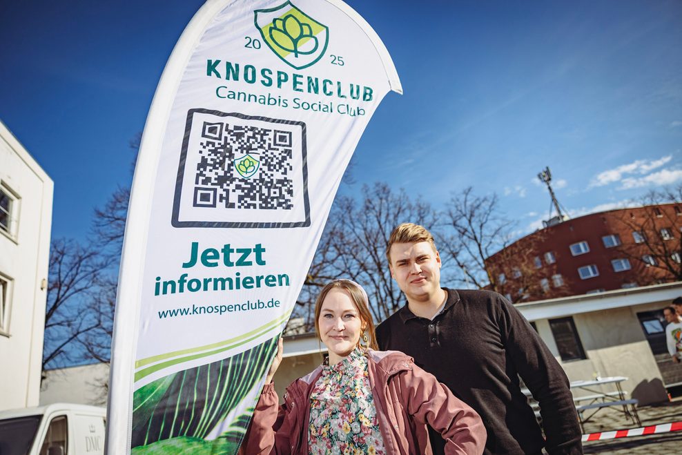Knospenclub-Vorstand Jannik Friedrich und die Sprecherin des Vereins, Julia Boenigk