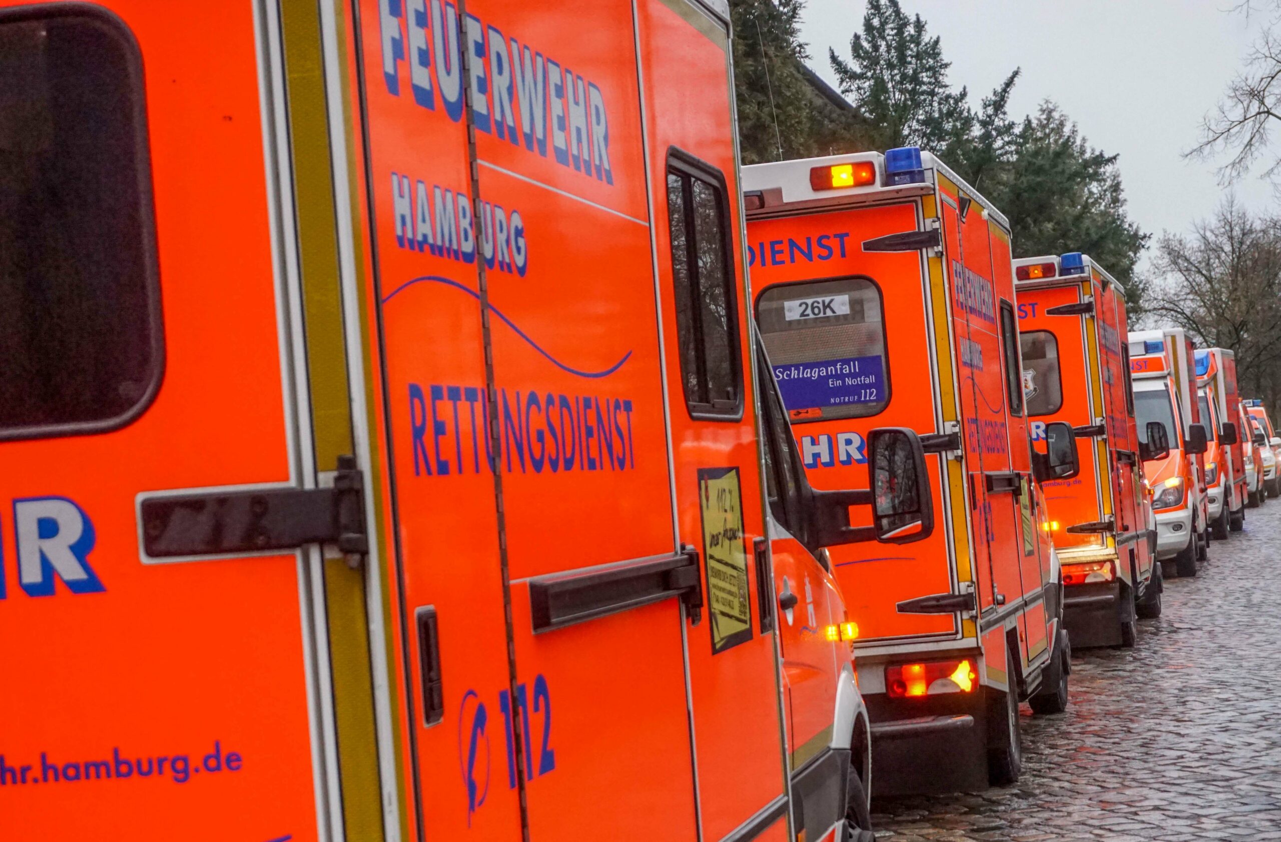 Kollision zwischen Linienbus und pkw in Eppendorf – Großensatz des Rettungsdienst