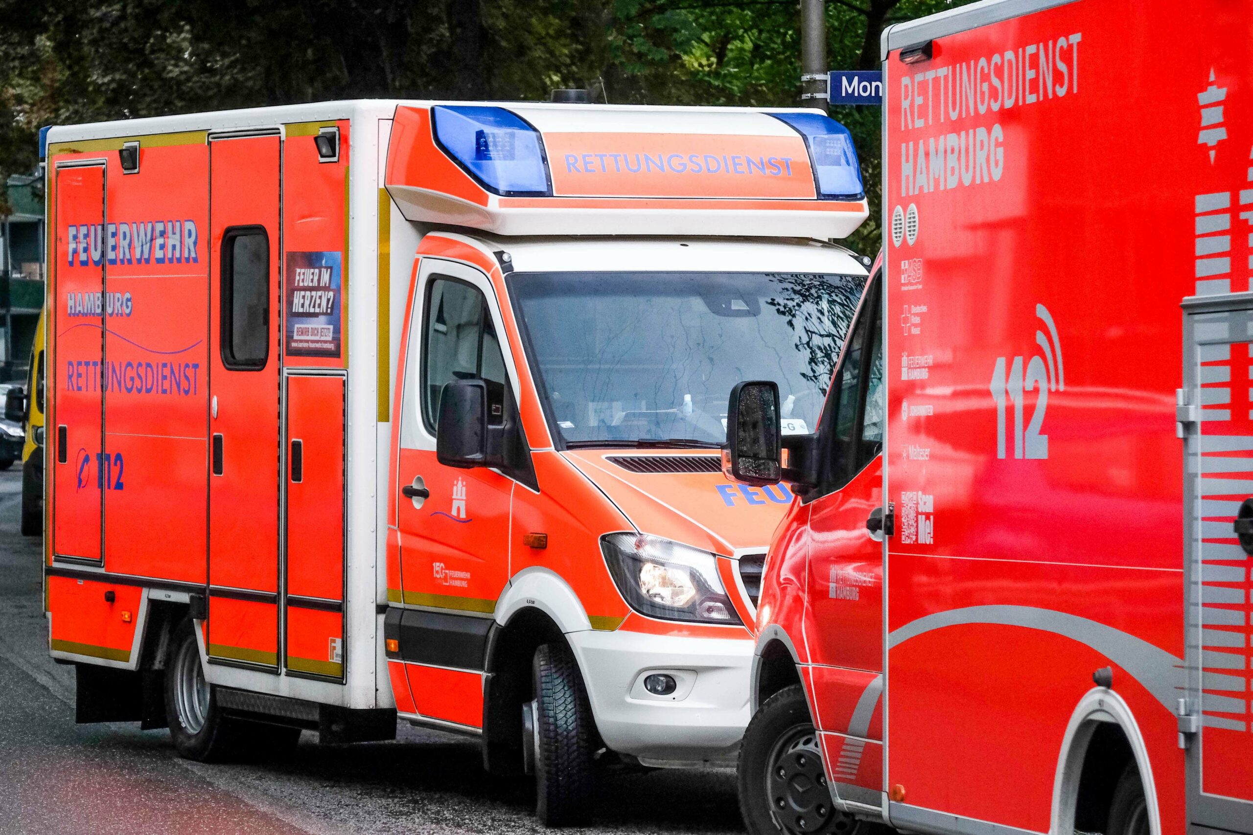 Party gerät in Rahlstedt außer Kontrolle. Erst Schlägerei, dann Raub und schließlich brennt es