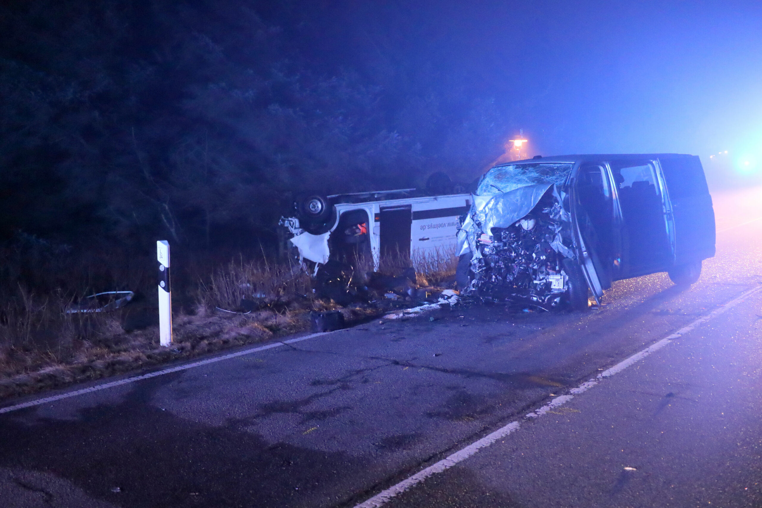 Der Fahrer des VW-Busses hatte die Kontrolle über seinen Wagen verloren und war in den Gegenverkehr geraten.