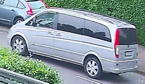 Ein silberner Mercedes Viano