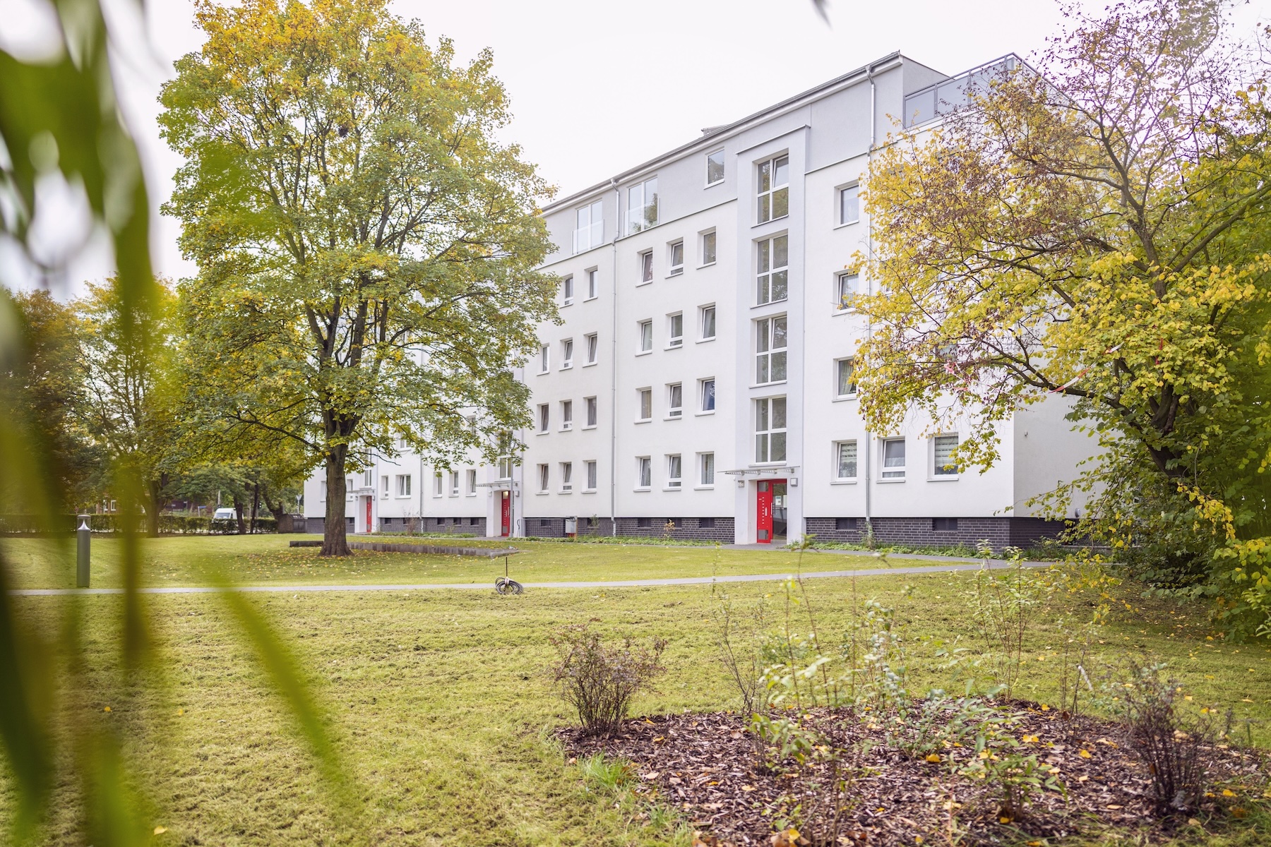 In diesem Bestandsgebäude von Vonovia in Hamburg soll eine neue Power-to-Heat-Anlage das Heizen sauberer machen.