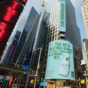 Das niedersächsische Unternehmen warb auf dem Times Square in New York für seine neue Soße.