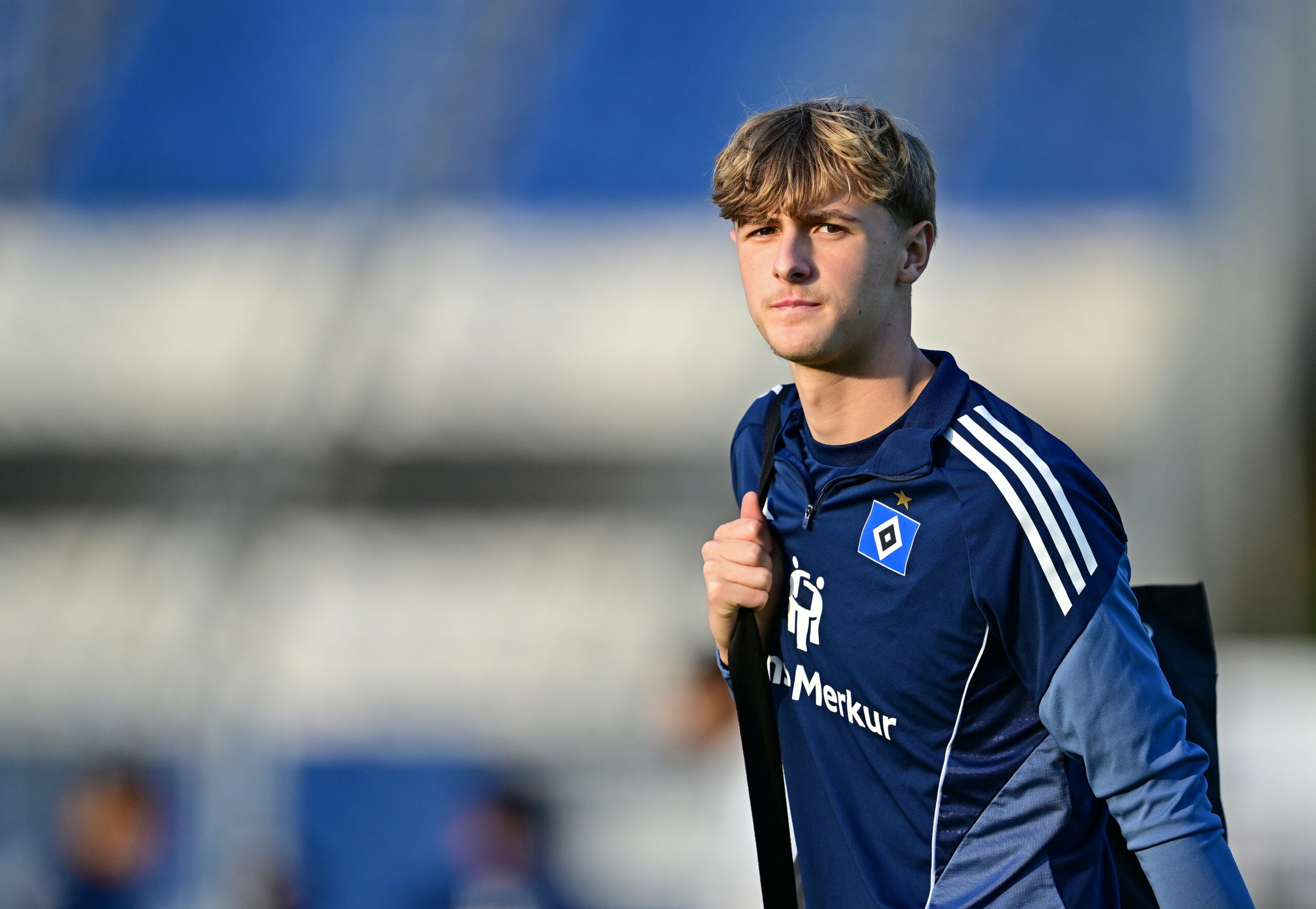 Louis Lemke bei einem Training der HSV-Profis