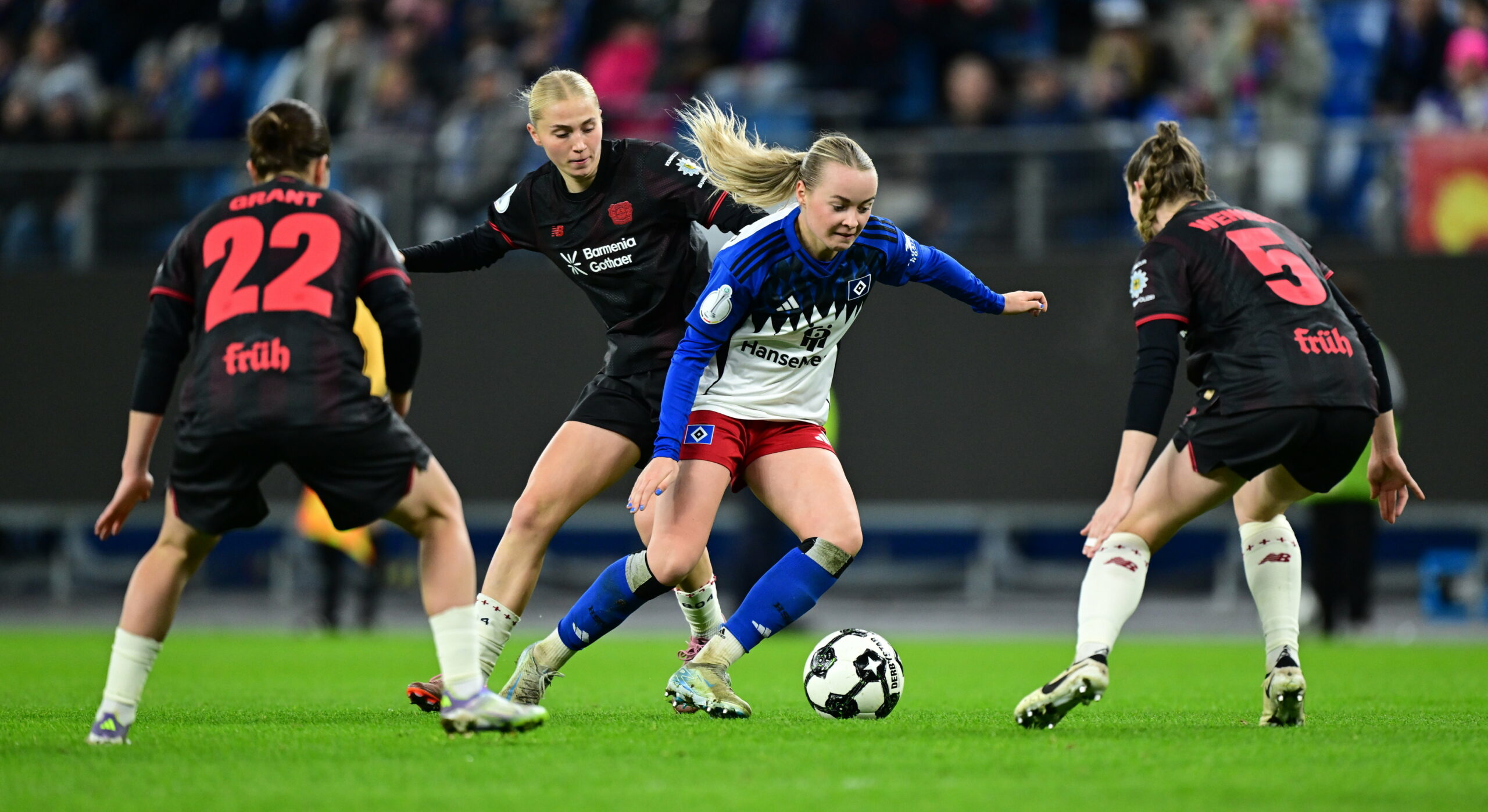 Paulina Bartz in einem Spiel der HSV-Frauen gegen Bayer 04 Leverkusen